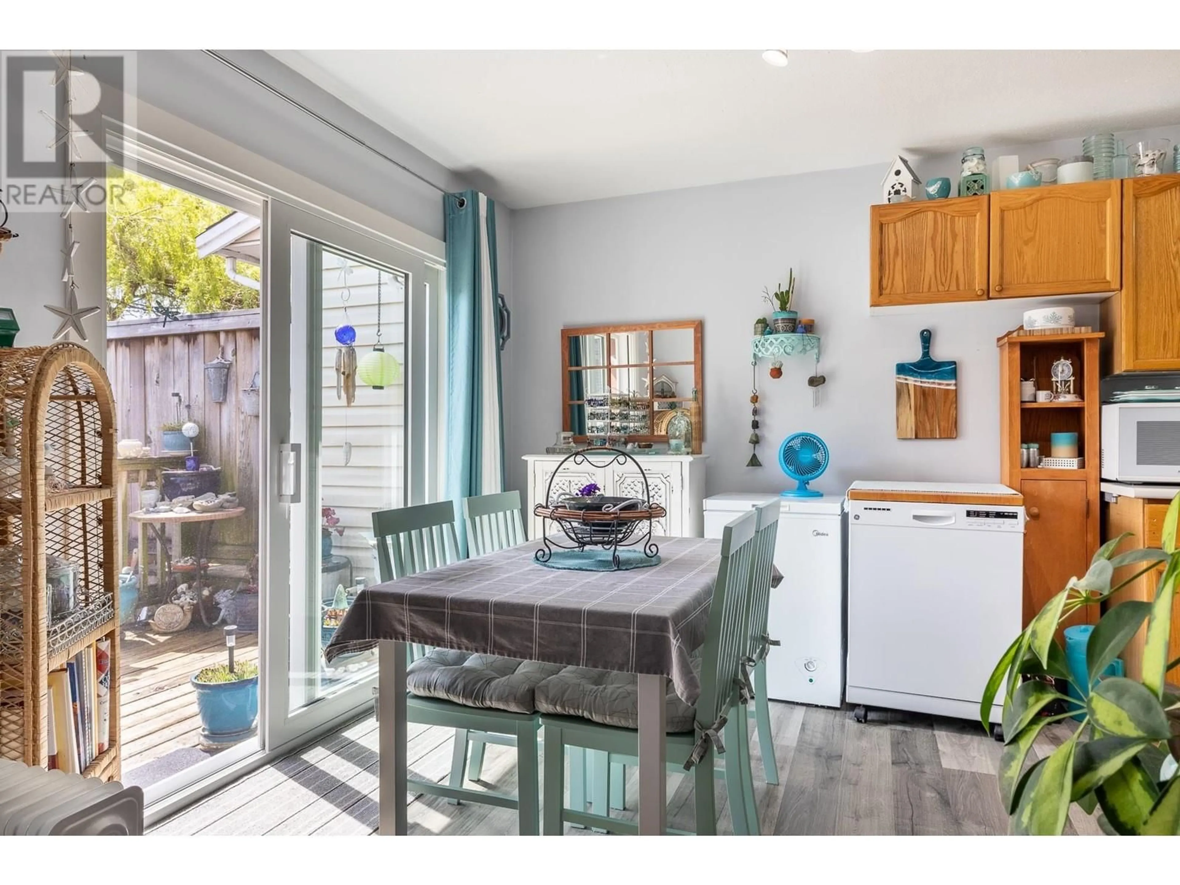 Open concept kitchen, unknown for 2 - 765 SCHOOL ROAD, Gibsons British Columbia V0N1V9