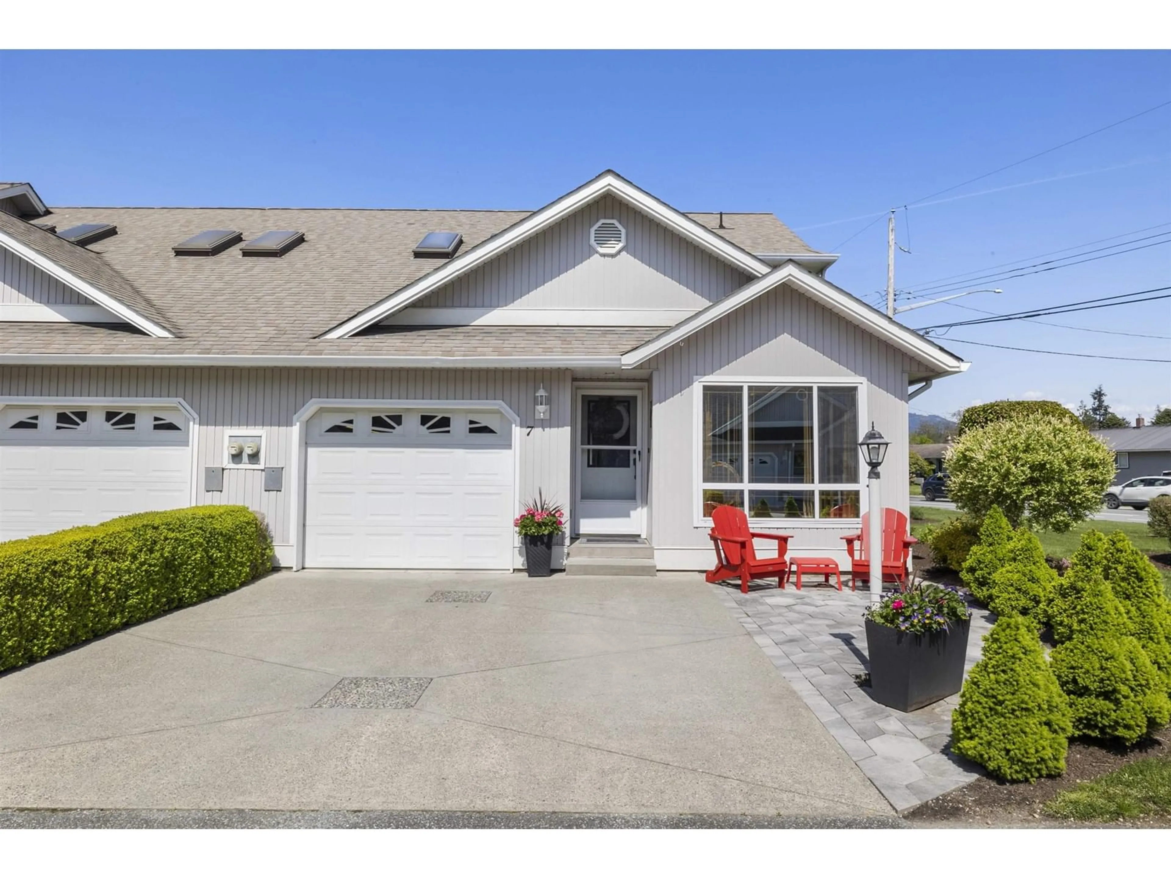 Home with vinyl exterior material, street for 7 - 8979 BROADWAY STREET, Chilliwack British Columbia V2P5V9