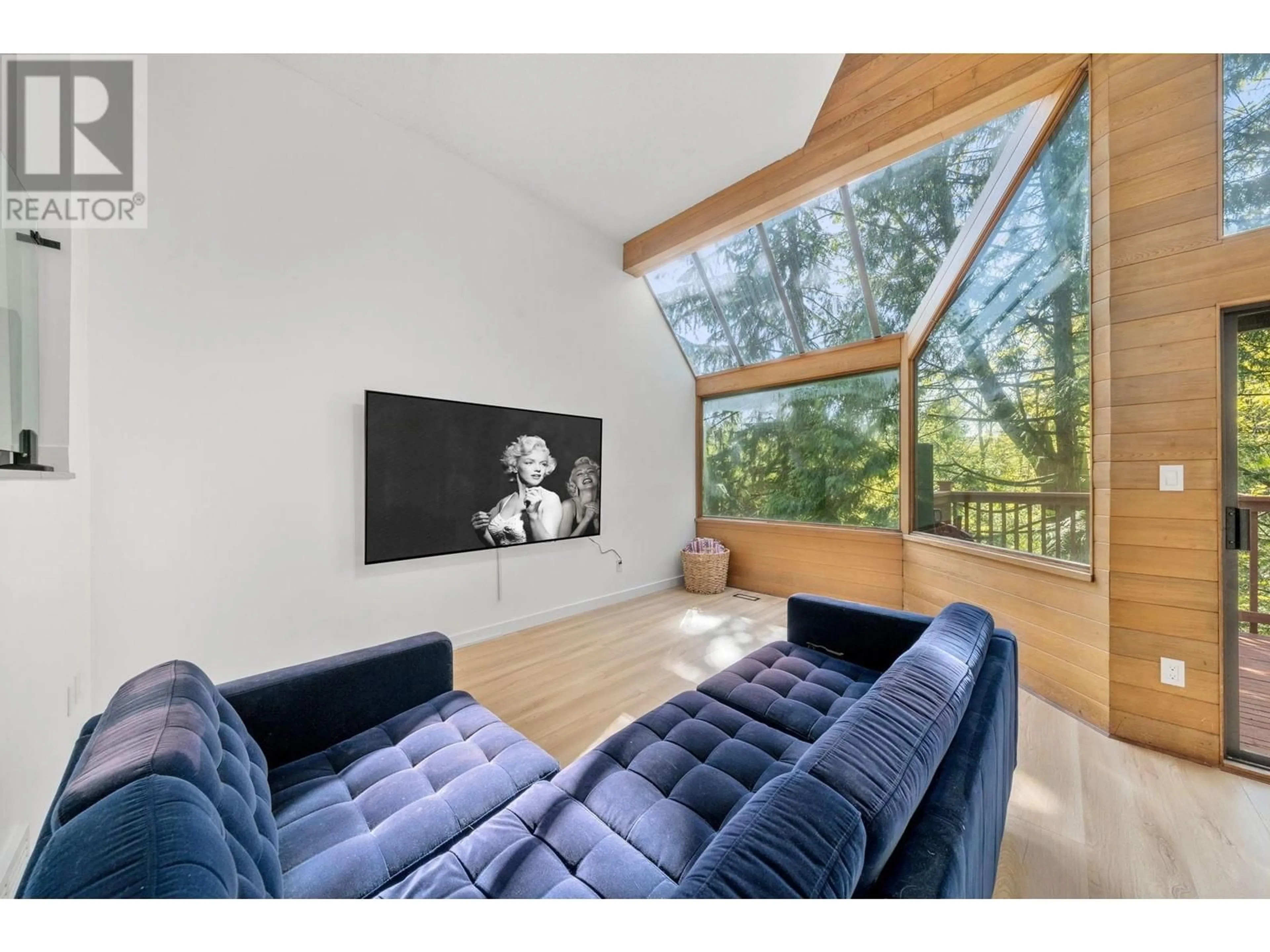 Home theater for 2103 WESTVIEW DRIVE, North Vancouver British Columbia V7M3B1