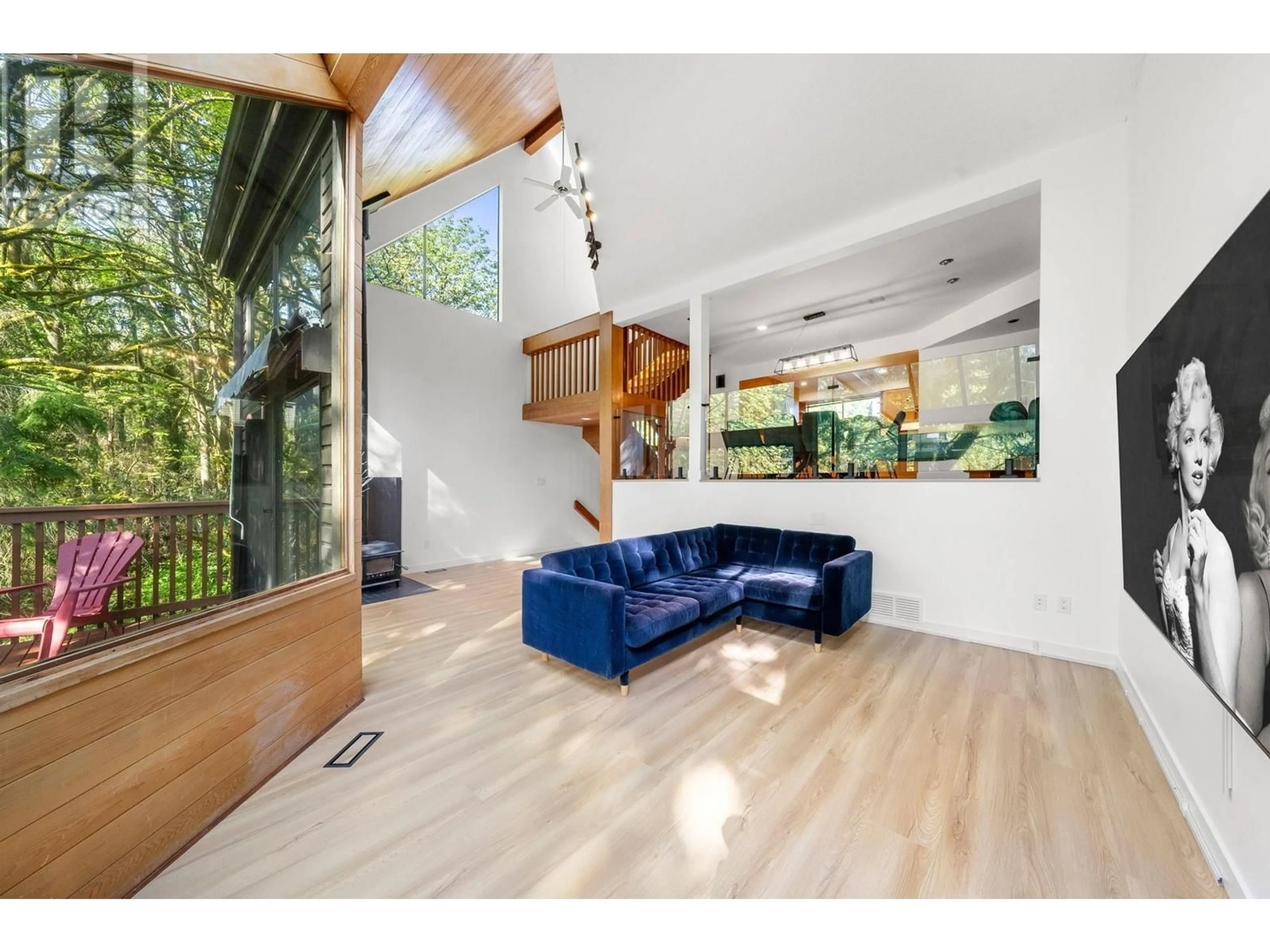 Unknown for 2103 WESTVIEW DRIVE, North Vancouver British Columbia V7M3B1