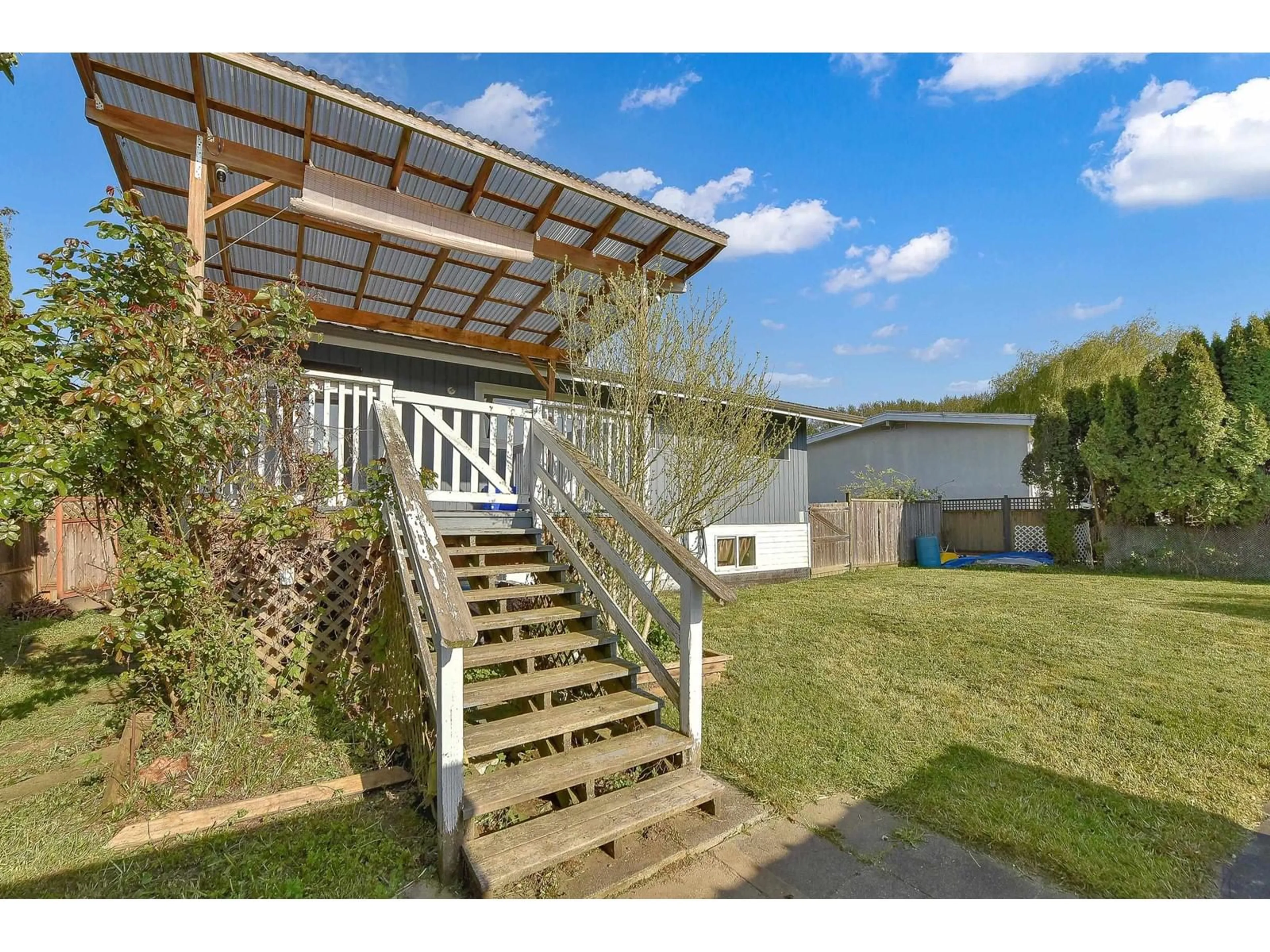 Patio, unknown for 10113 MANOR DRIVE, Chilliwack British Columbia V2P5Y6