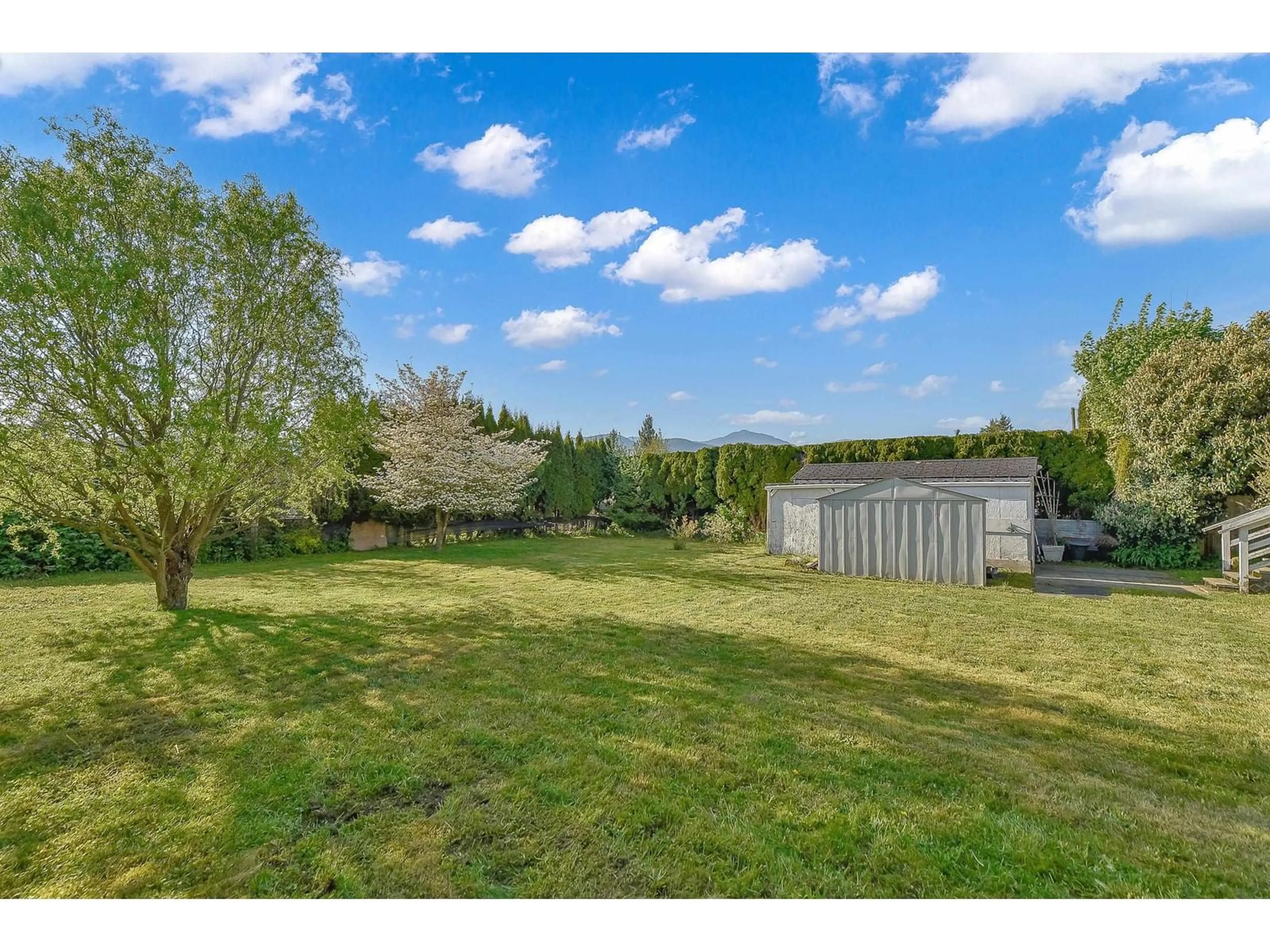 A pic from outside/outdoor area/front of a property/back of a property/a pic from drone, unknown for 10113 MANOR DRIVE, Chilliwack British Columbia V2P5Y6