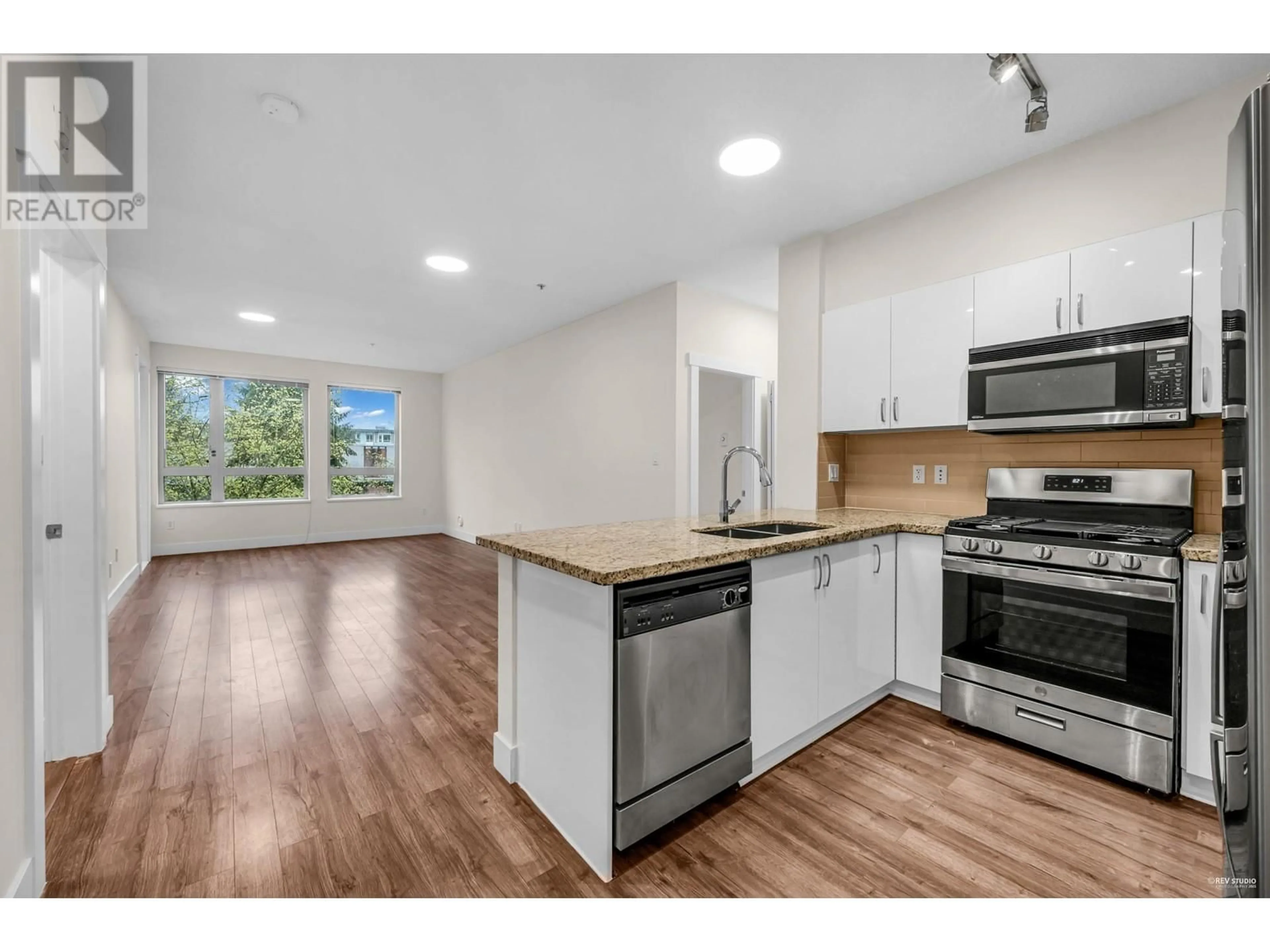 Open concept kitchen, unknown for 313 - 2601 WHITELEY COURT, North Vancouver British Columbia V7J2R7