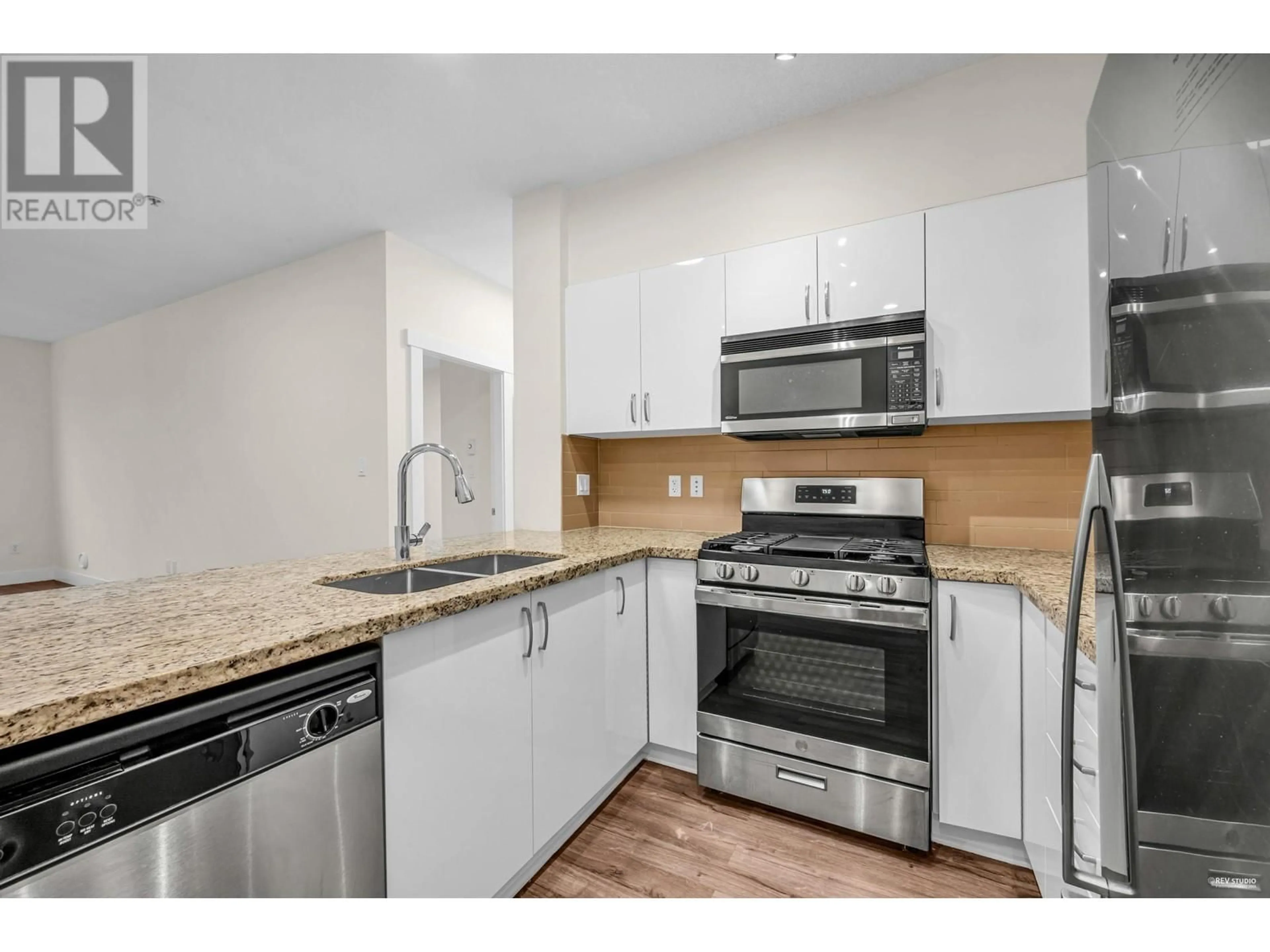 Standard kitchen, unknown for 313 - 2601 WHITELEY COURT, North Vancouver British Columbia V7J2R7