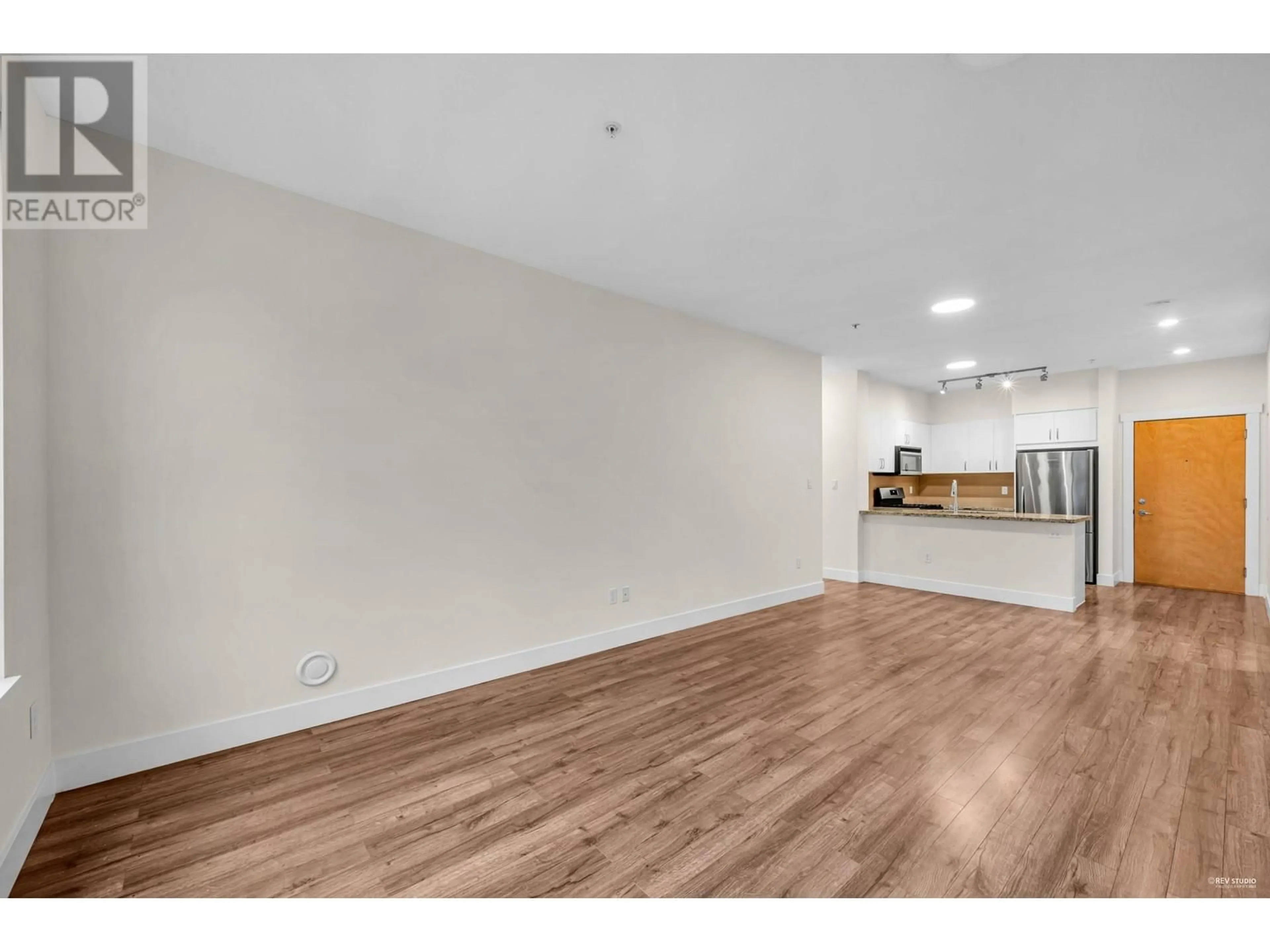 A pic of a room for 313 - 2601 WHITELEY COURT, North Vancouver British Columbia V7J2R7