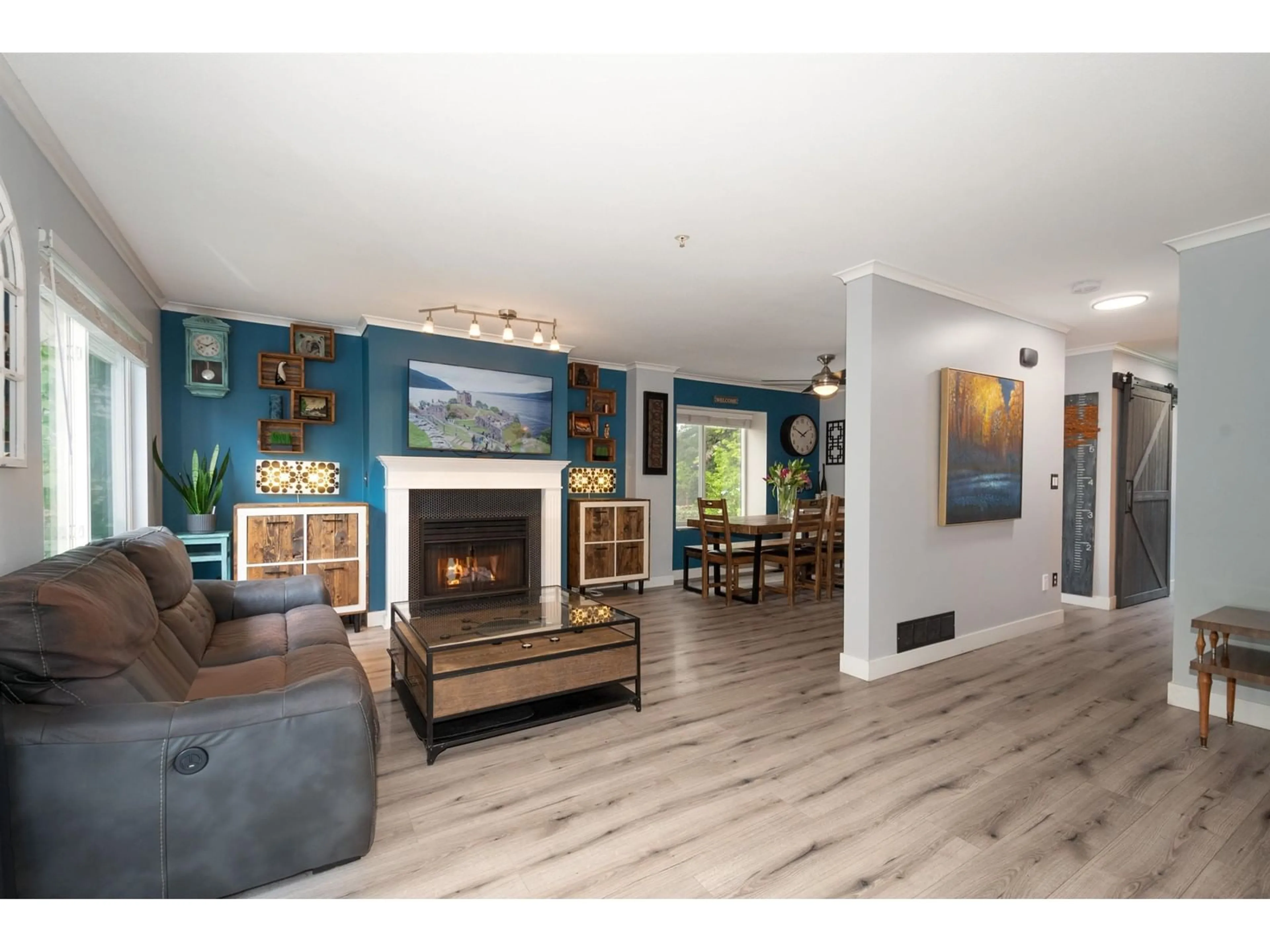 Living room with furniture, wood/laminate floor for 10 - 19948 WILLOUGHBY, Langley British Columbia V2Y1M6