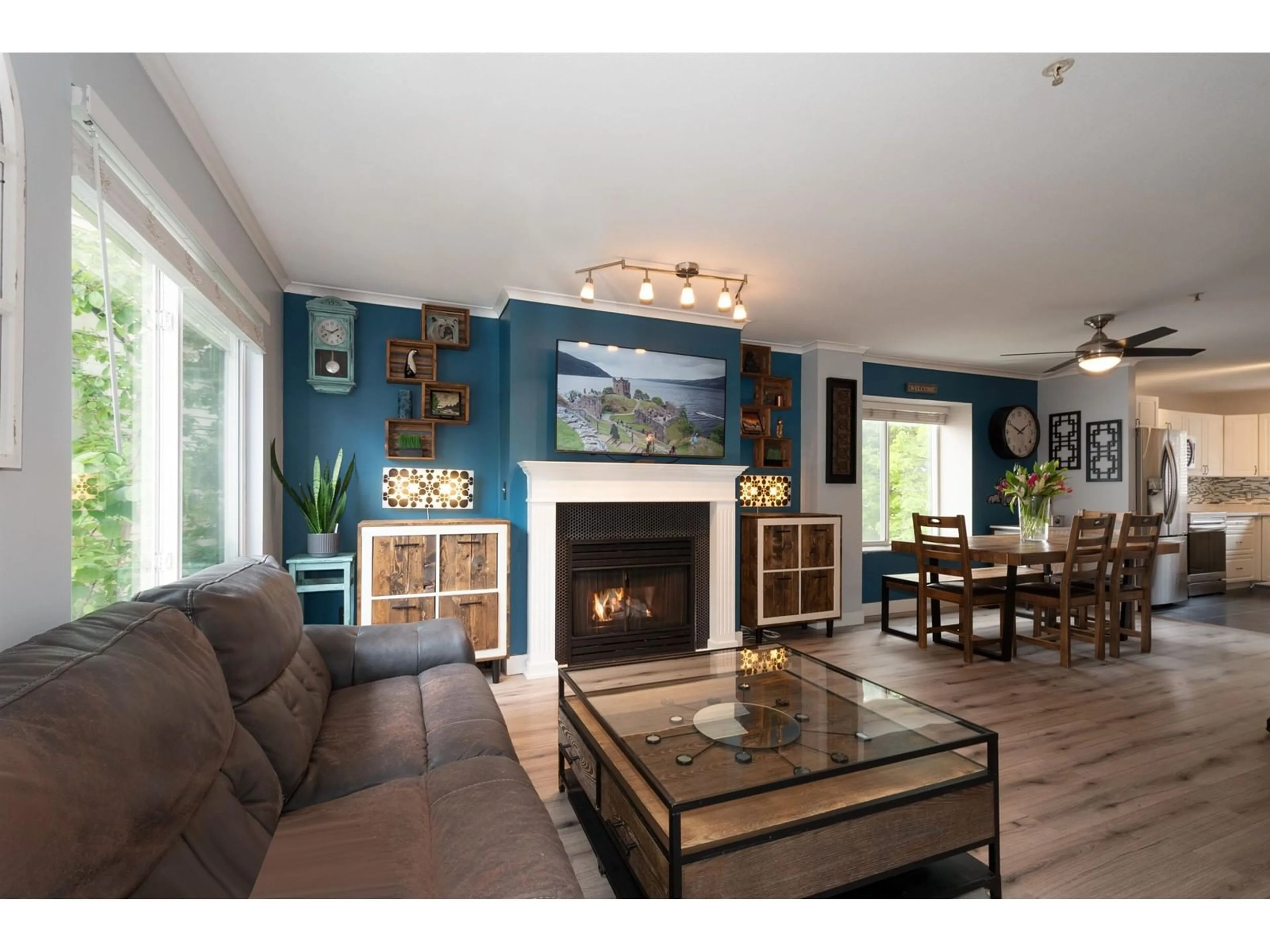 Living room with furniture, wood/laminate floor for 10 - 19948 WILLOUGHBY, Langley British Columbia V2Y1M6