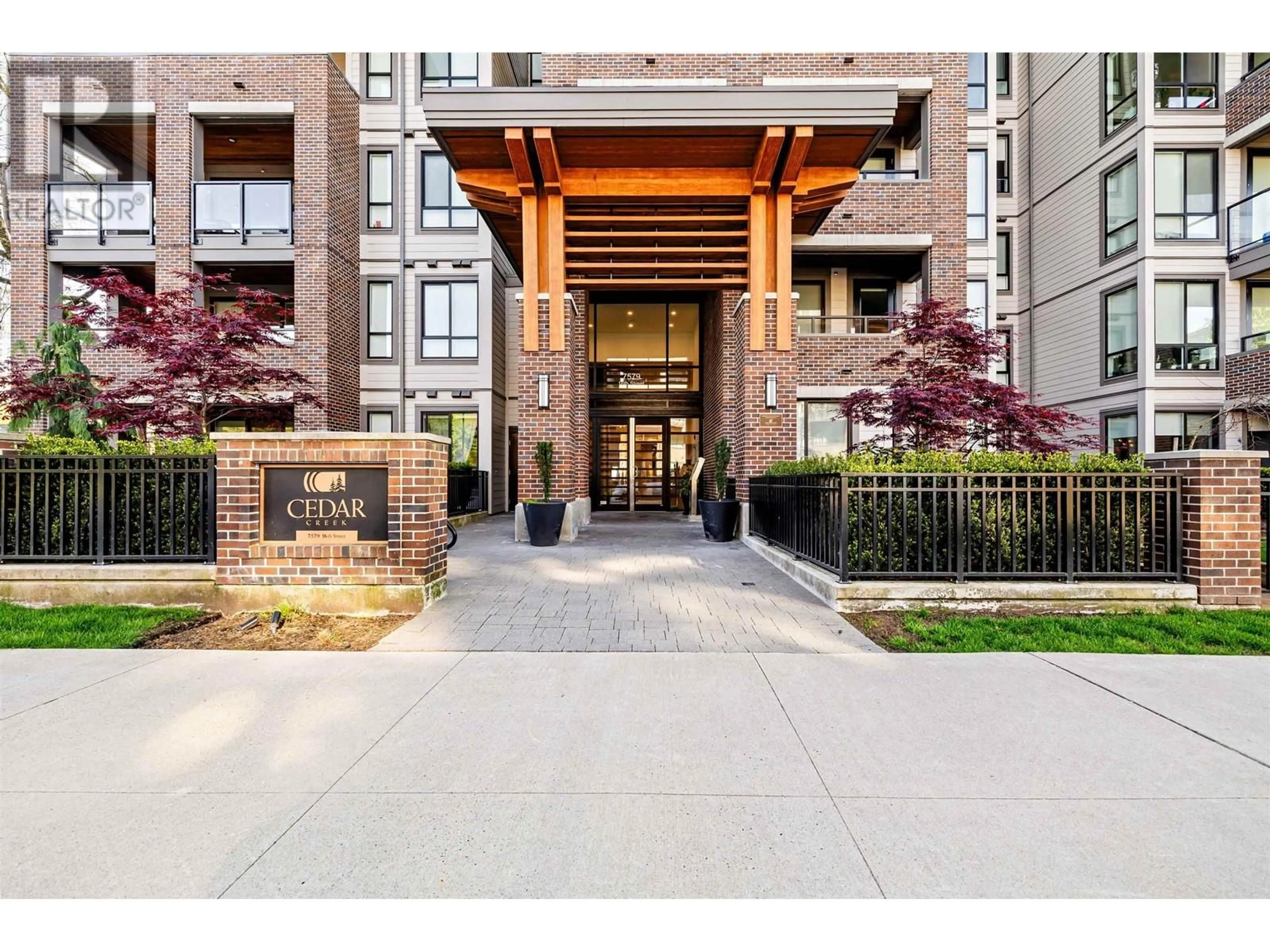 Indoor foyer for 501 - 7579 16TH STREET, Burnaby British Columbia V3N0H7