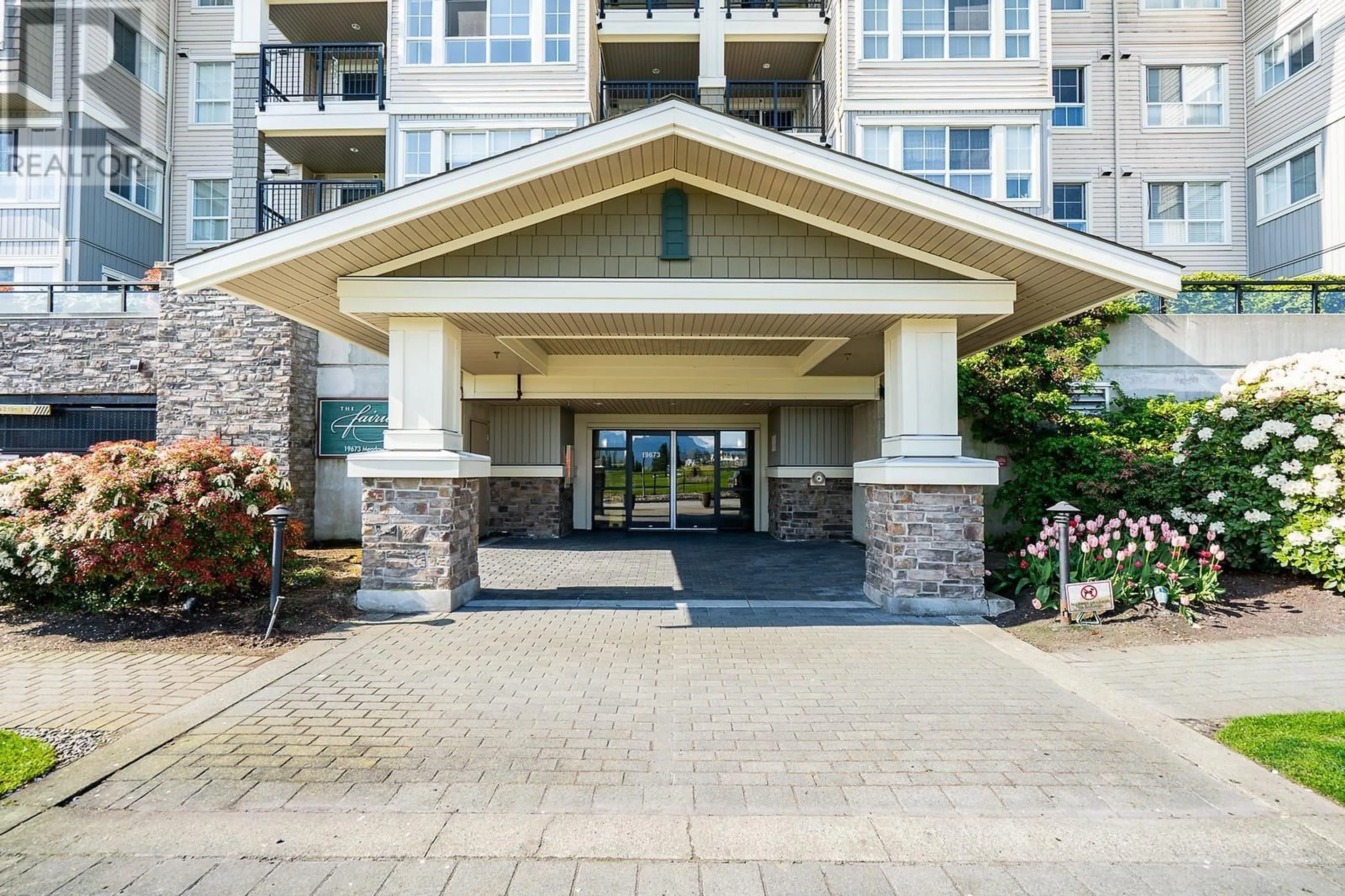 Indoor foyer for 123 - 19673 MEADOW GARDENS WAY, Pitt Meadows British Columbia V3Y0A1
