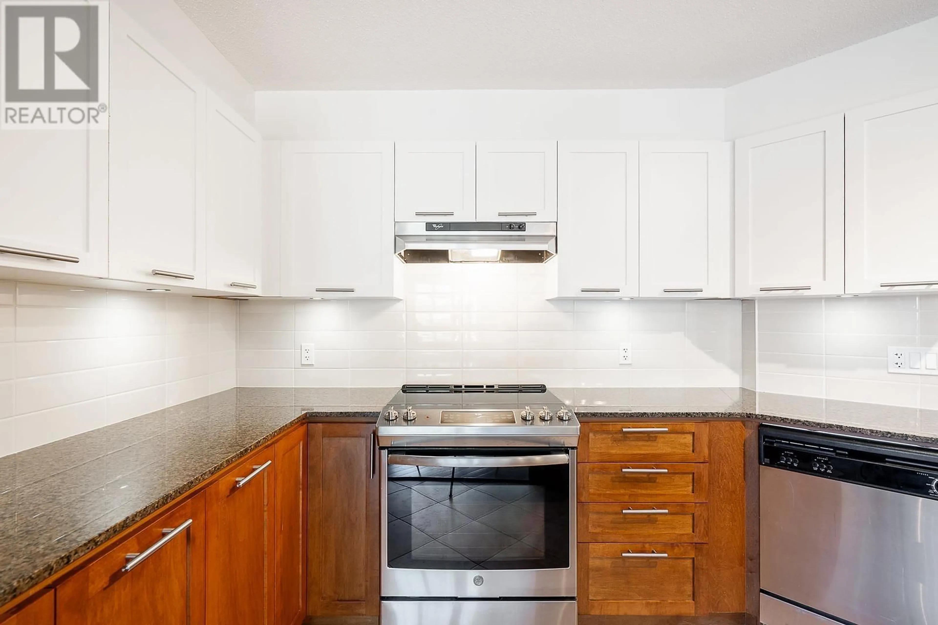 Standard kitchen, unknown for 123 - 19673 MEADOW GARDENS WAY, Pitt Meadows British Columbia V3Y0A1