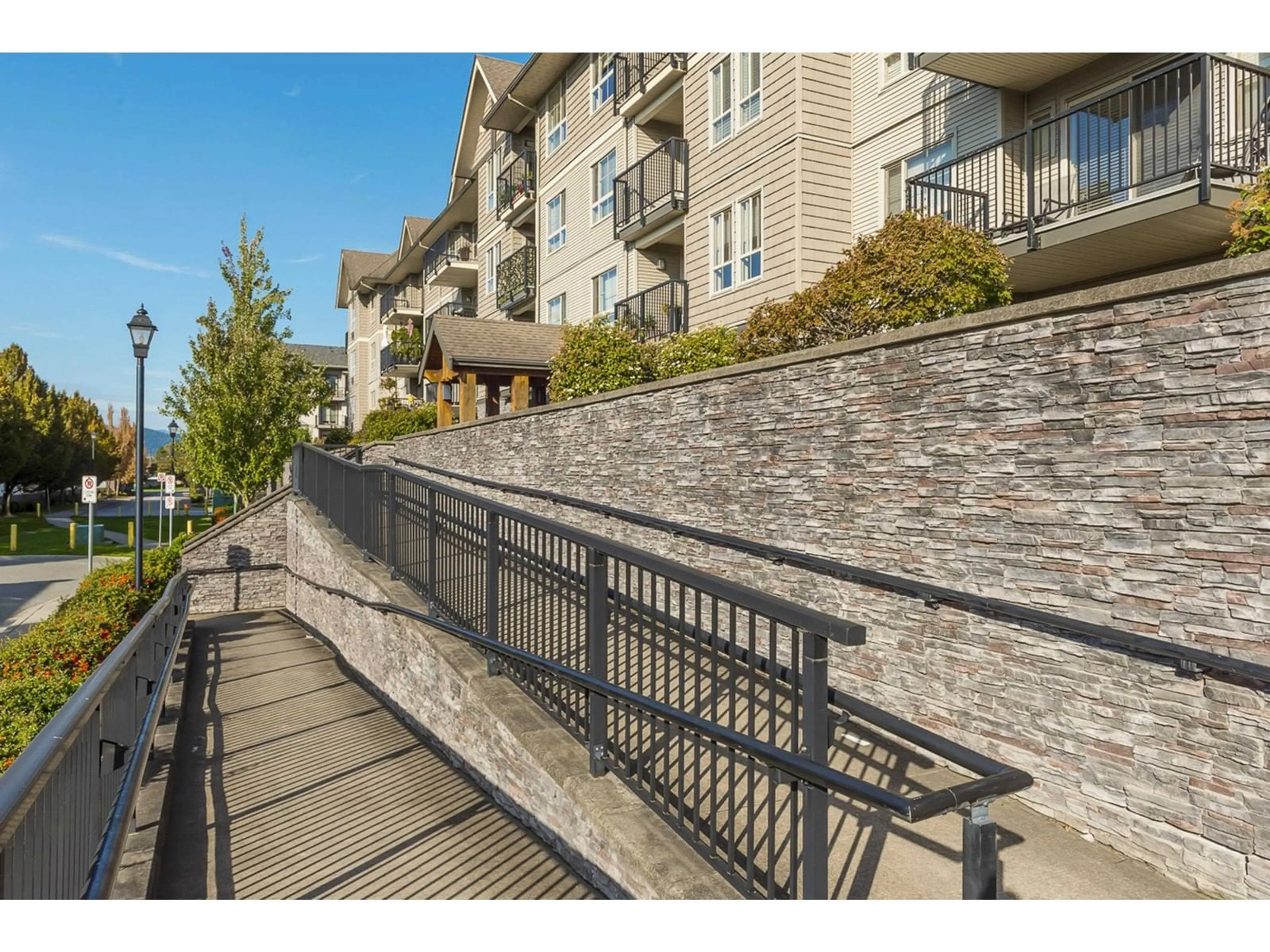 Patio, street for 102 - 9000 BIRCH STREET, Chilliwack British Columbia V2P8G2