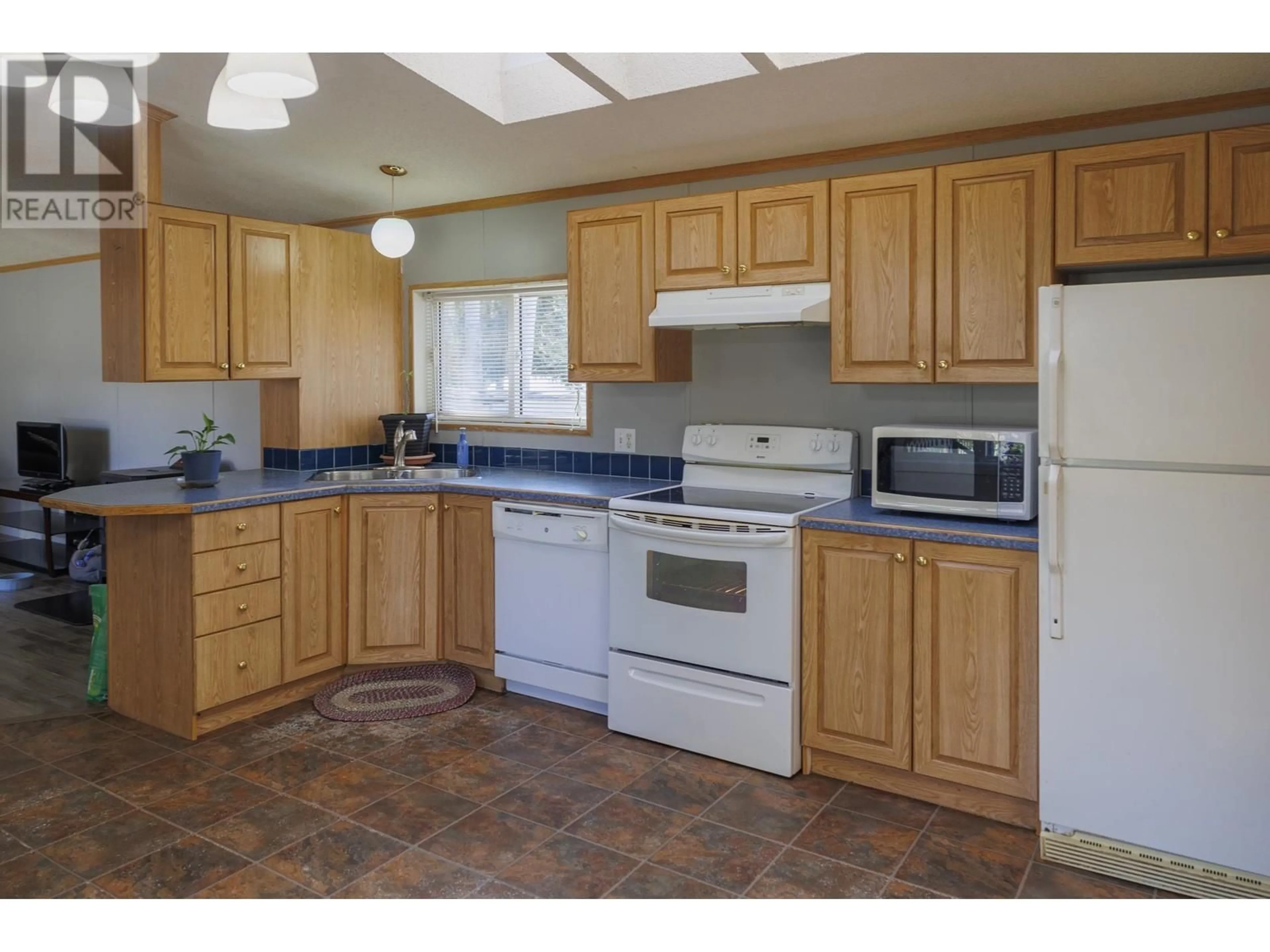 Standard kitchen, unknown for 10 - 3115 RIVERBEND ROAD, McBride British Columbia V0J2E0