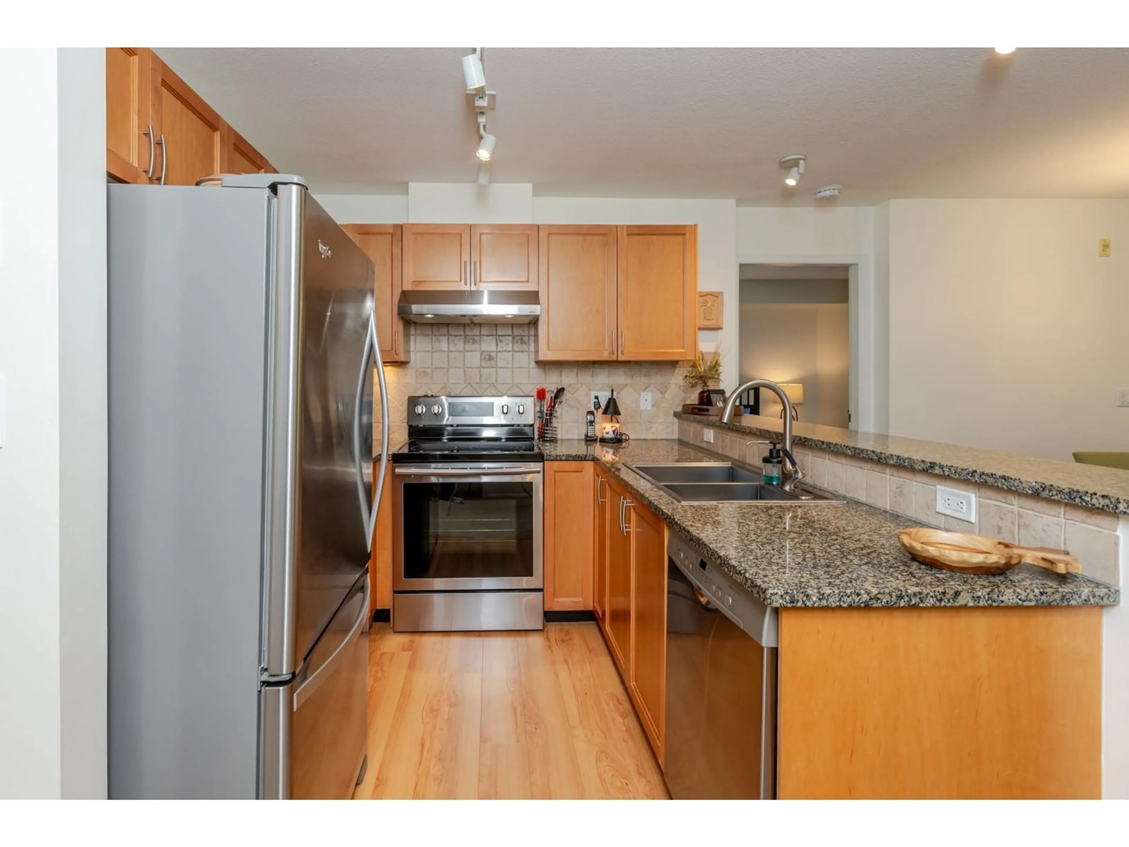 Standard kitchen, wood/laminate floor for 310 - 15188 22, Surrey British Columbia V4A9T4