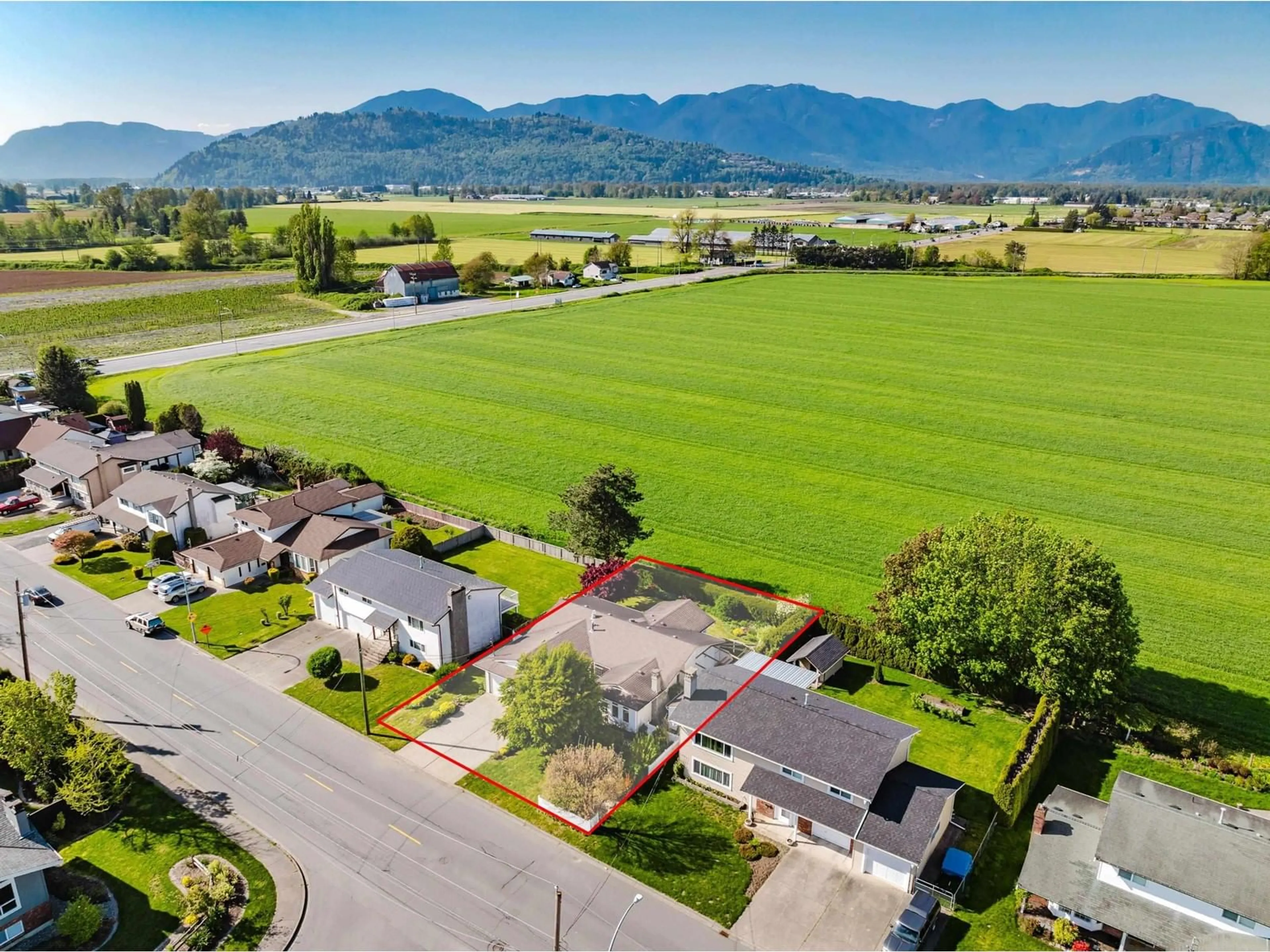 A pic from outside/outdoor area/front of a property/back of a property/a pic from drone, mountain view for 45143 STEVENSON ROAD, Chilliwack British Columbia V2R2P7