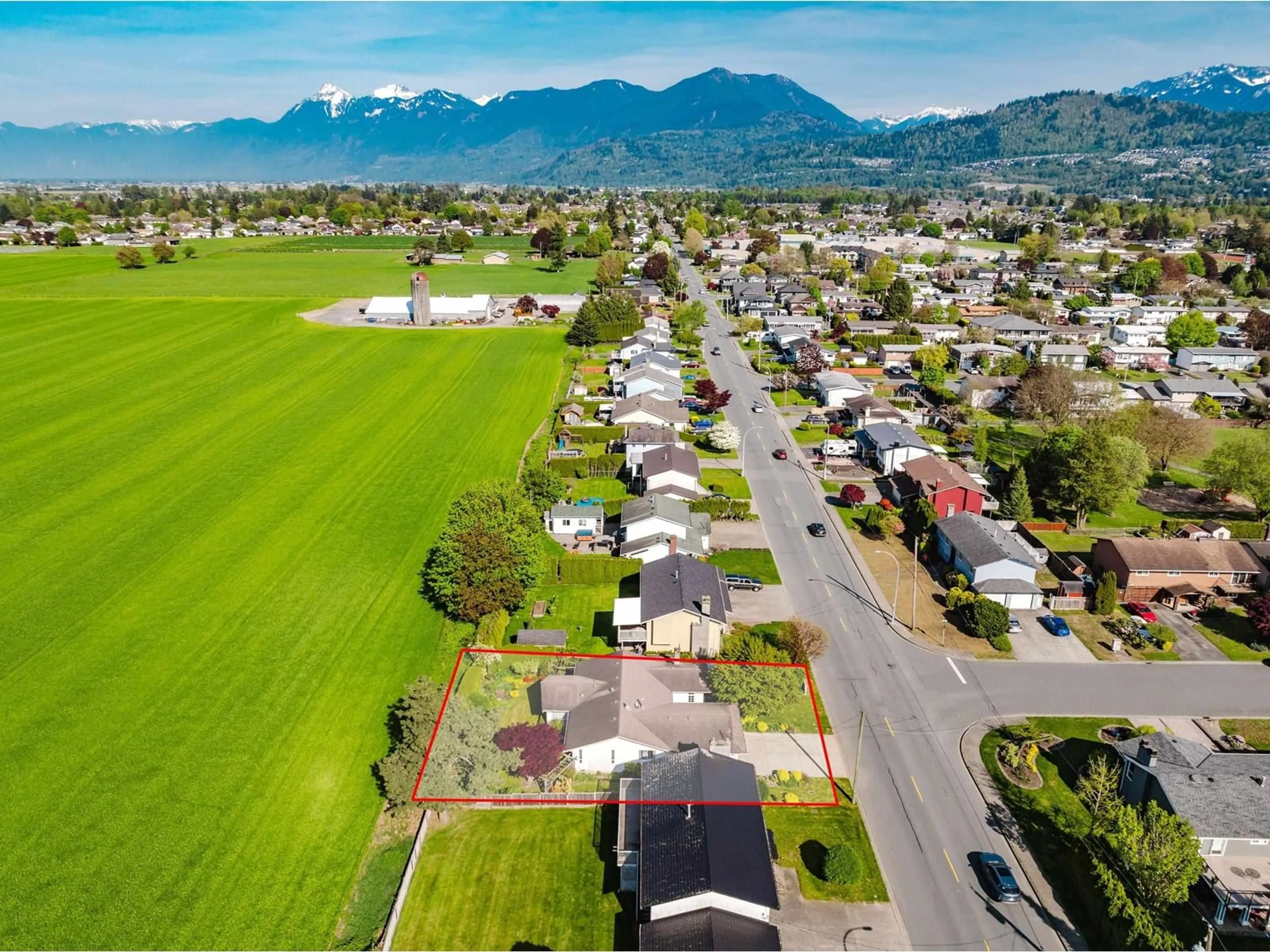 A pic from outside/outdoor area/front of a property/back of a property/a pic from drone, mountain view for 45143 STEVENSON ROAD, Chilliwack British Columbia V2R2P7
