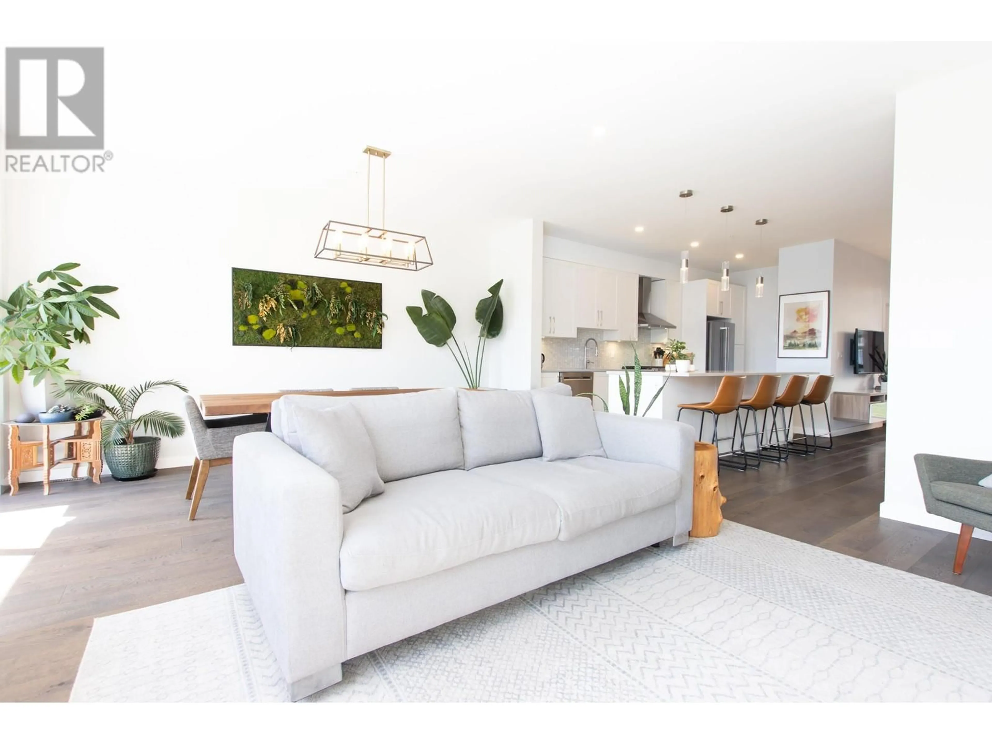 Living room with furniture, unknown for 41316 HORIZON DRIVE, Squamish British Columbia V8B0Y7