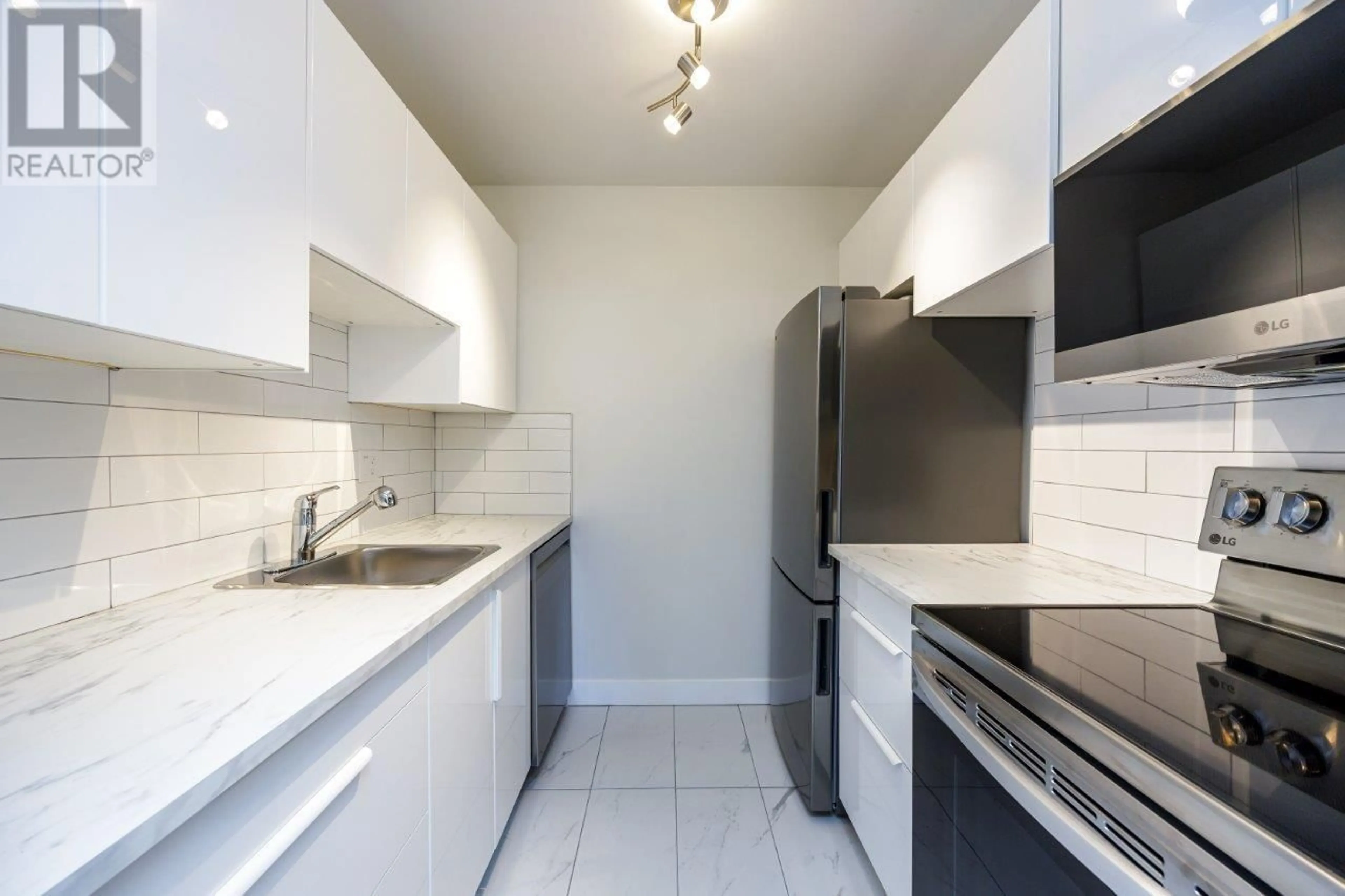 Standard kitchen, unknown for 156 - 200 WESTHILL PLACE, Port Moody British Columbia V3H1V2