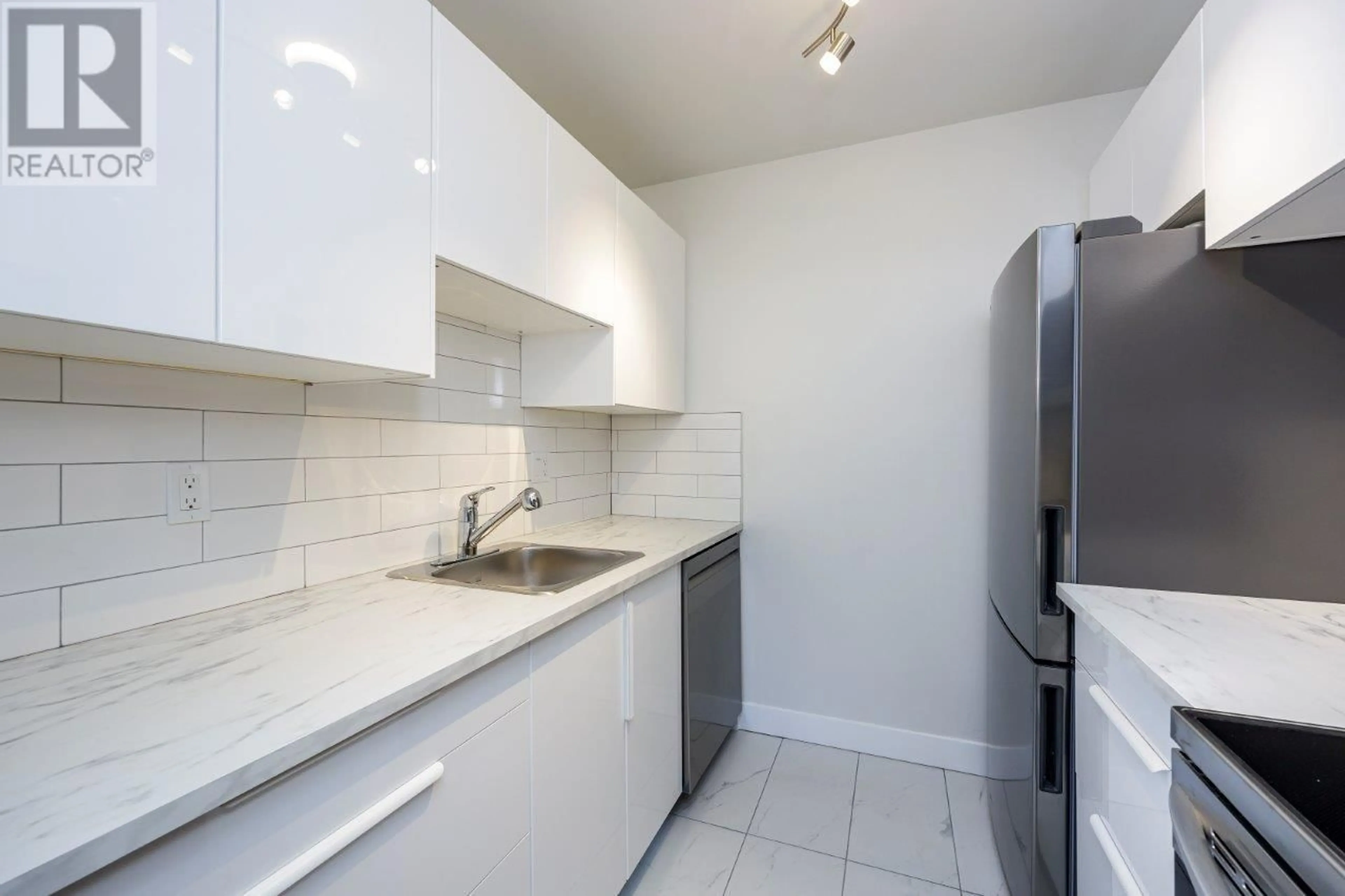 Standard kitchen, unknown for 156 - 200 WESTHILL PLACE, Port Moody British Columbia V3H1V2
