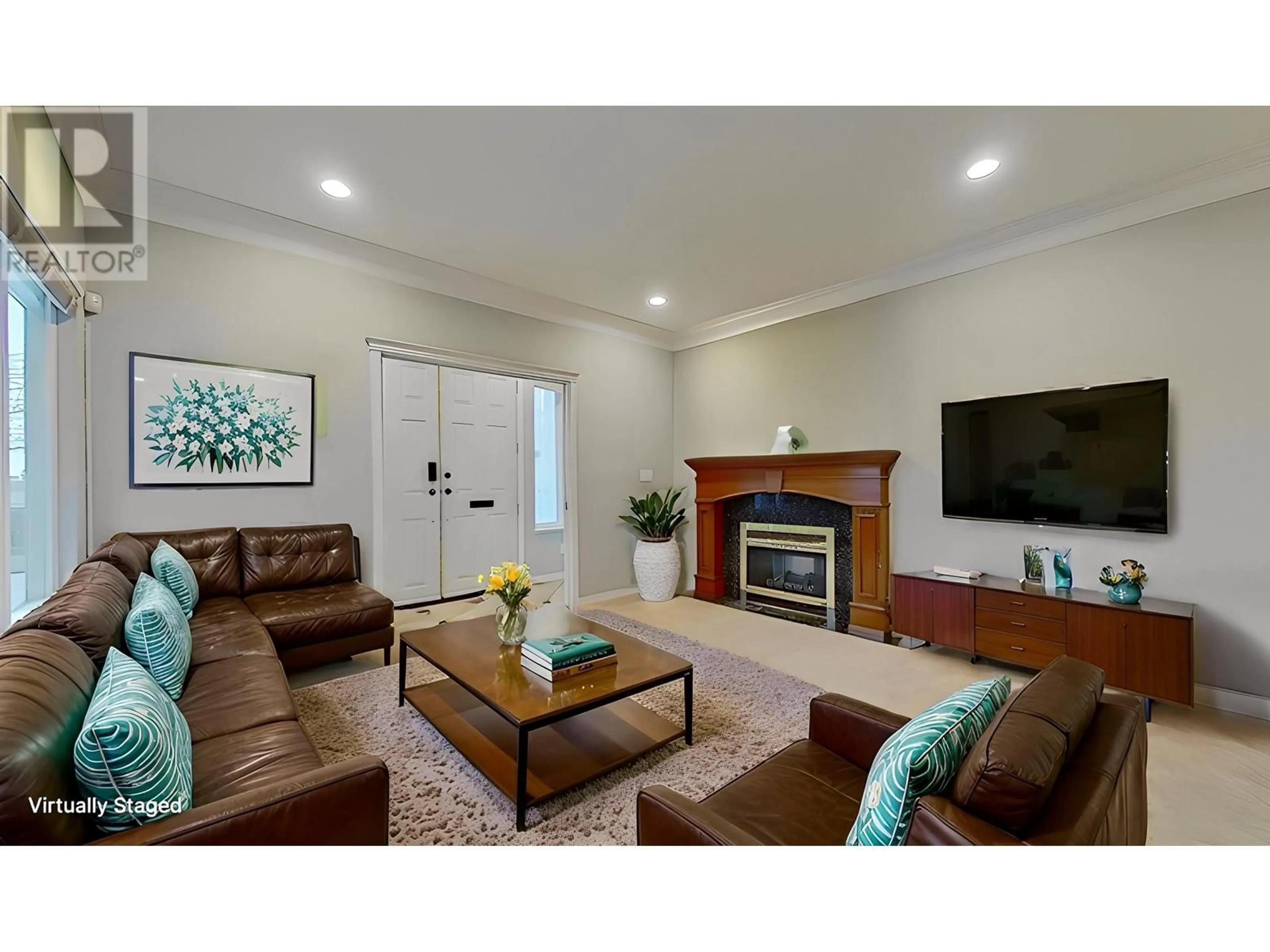 Living room with furniture, unknown for 913 FOURTEENTH STREET, New Westminster British Columbia V3M4P8