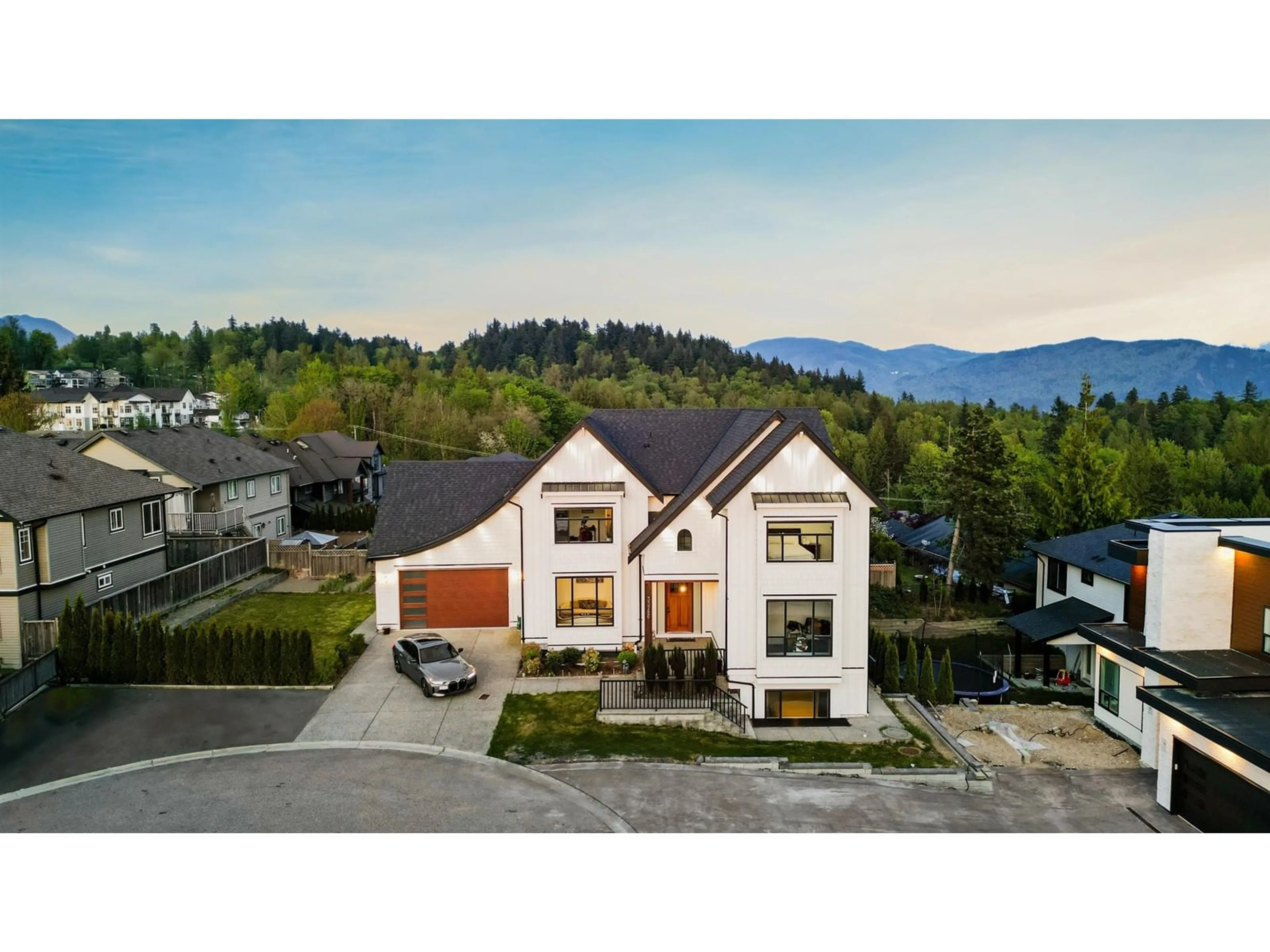 A pic from outside/outdoor area/front of a property/back of a property/a pic from drone, mountain view for 33786 KETTLEY, Mission British Columbia V2V7S2