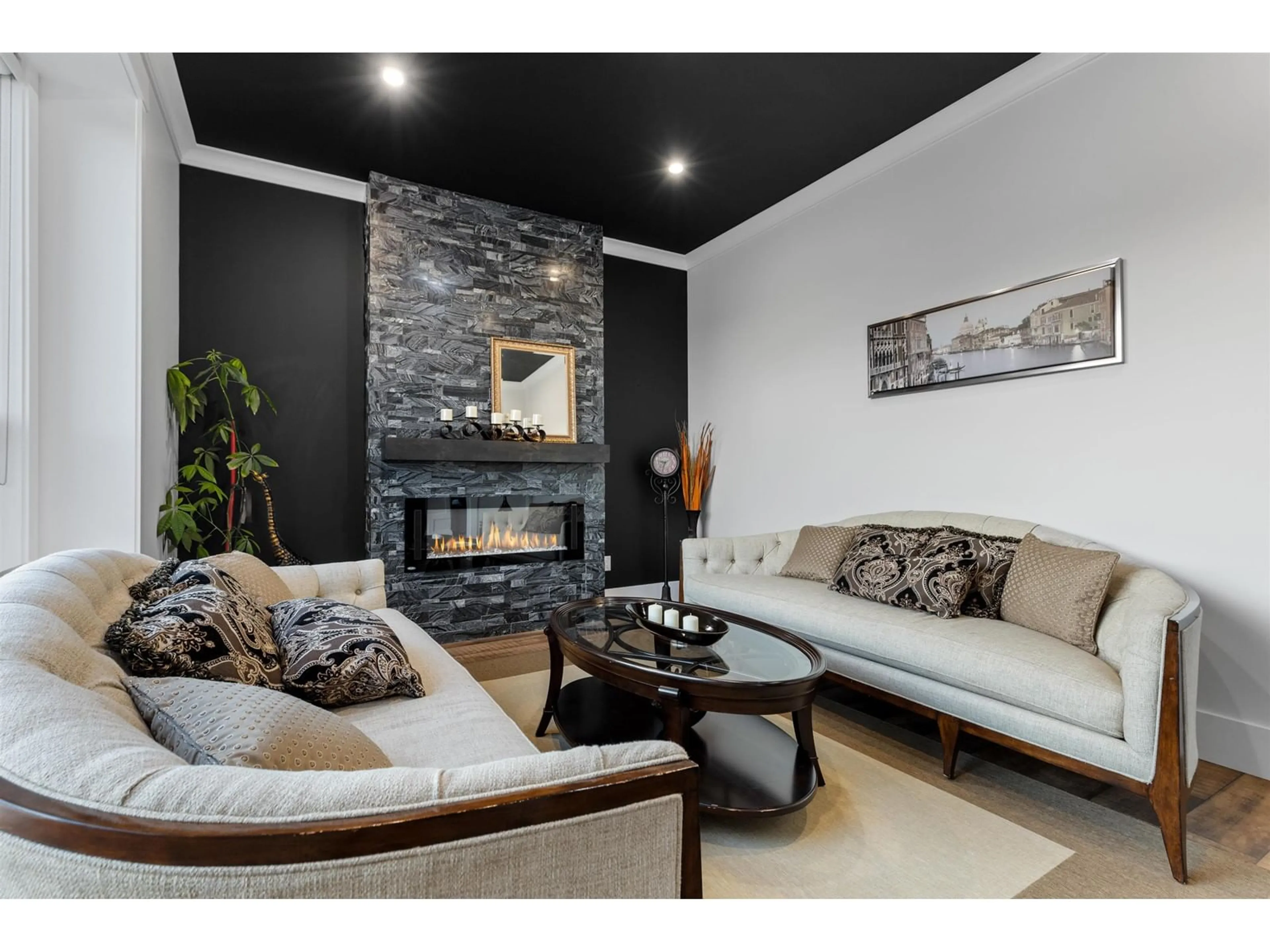 Living room with furniture, unknown for 33786 KETTLEY, Mission British Columbia V2V7S2