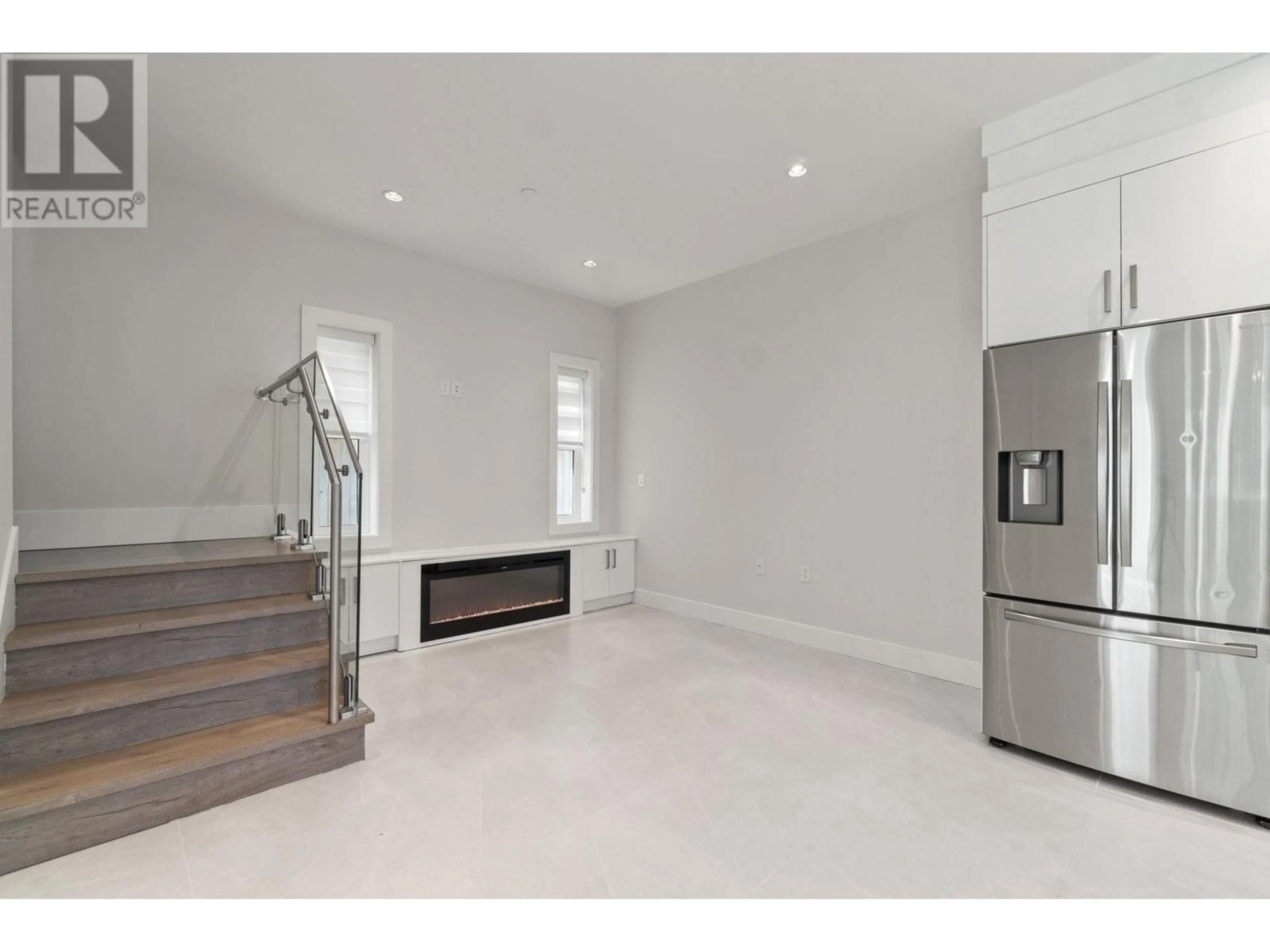 Unknown for 3132 KINGS AVENUE, Vancouver British Columbia V5R4T4