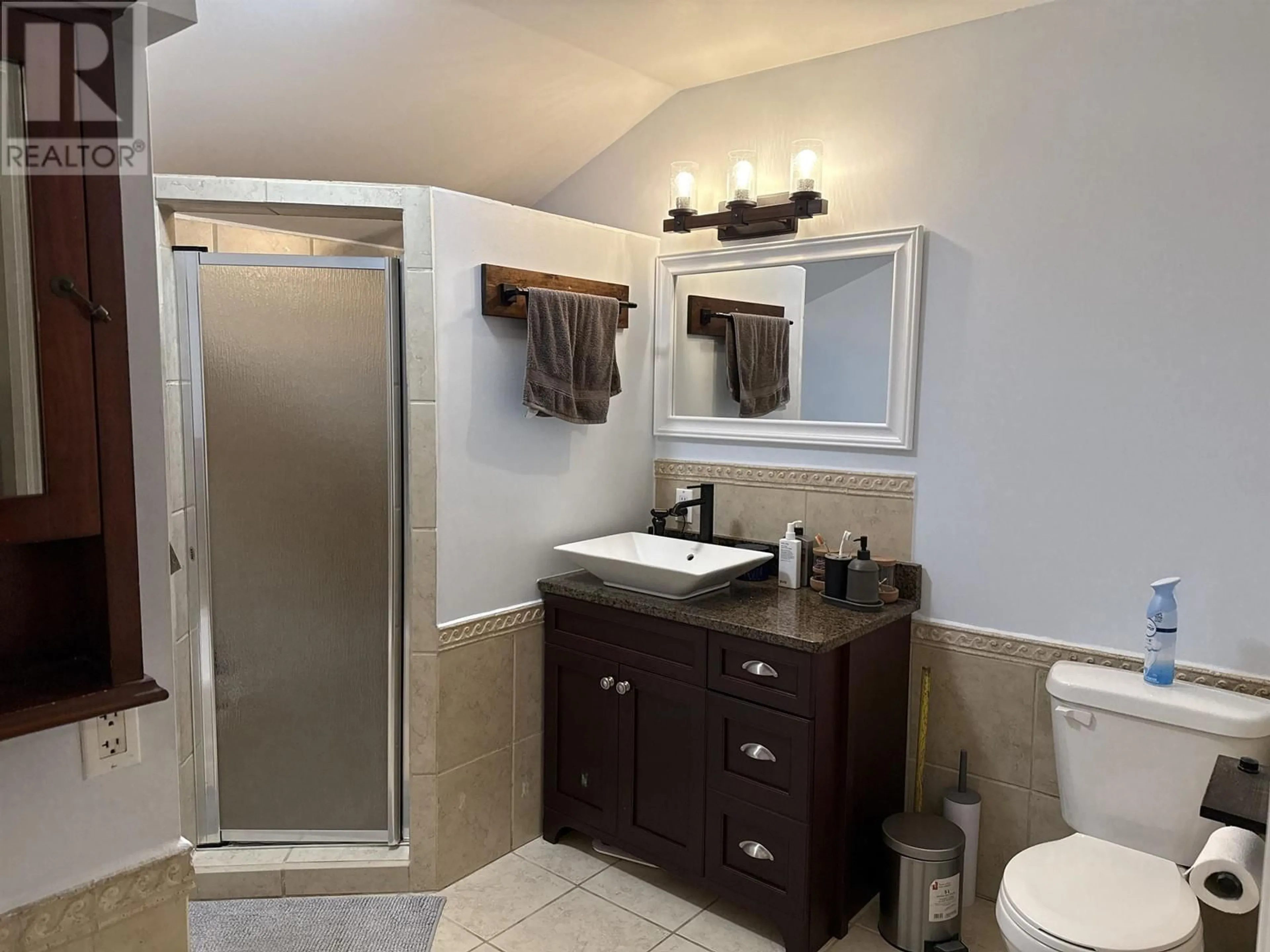 Standard bathroom, ceramic/tile floor for 477 BOWRON AVENUE, Quesnel British Columbia V2J2H6