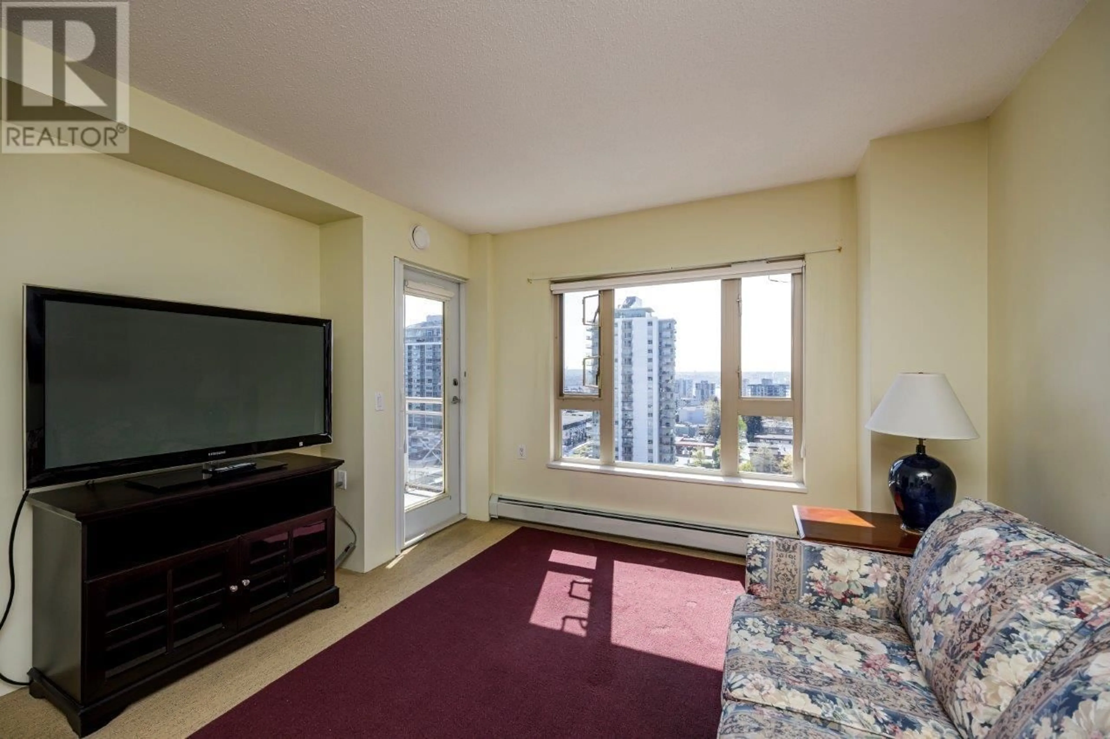 Living room with furniture, unknown for 1502 - 121 15TH STREET, North Vancouver British Columbia V7M1R8