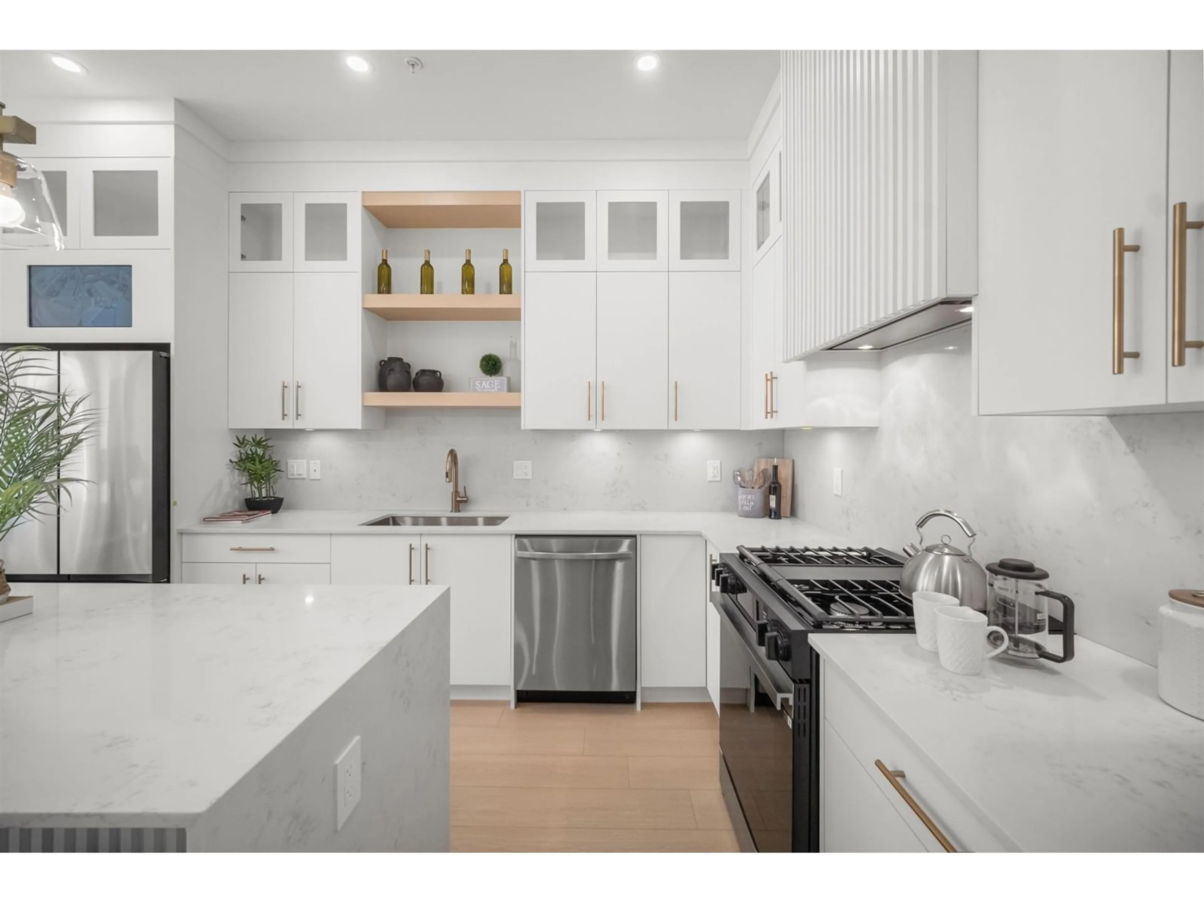 Contemporary kitchen, ceramic/tile floor for 20516 75, Langley British Columbia V2Y1V5