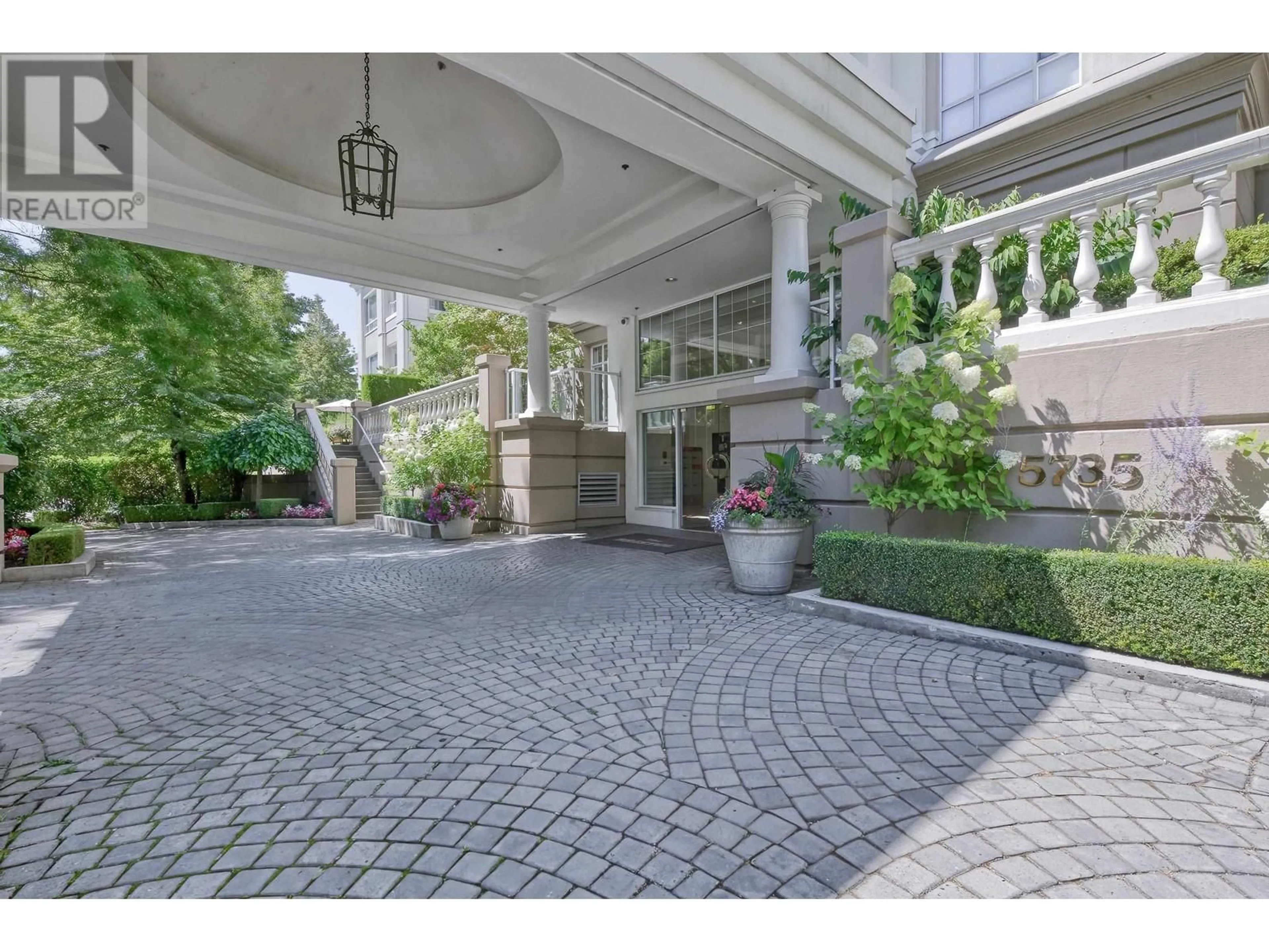 Indoor foyer for 333 - 5735 HAMPTON PLACE, Vancouver British Columbia V6T2G8