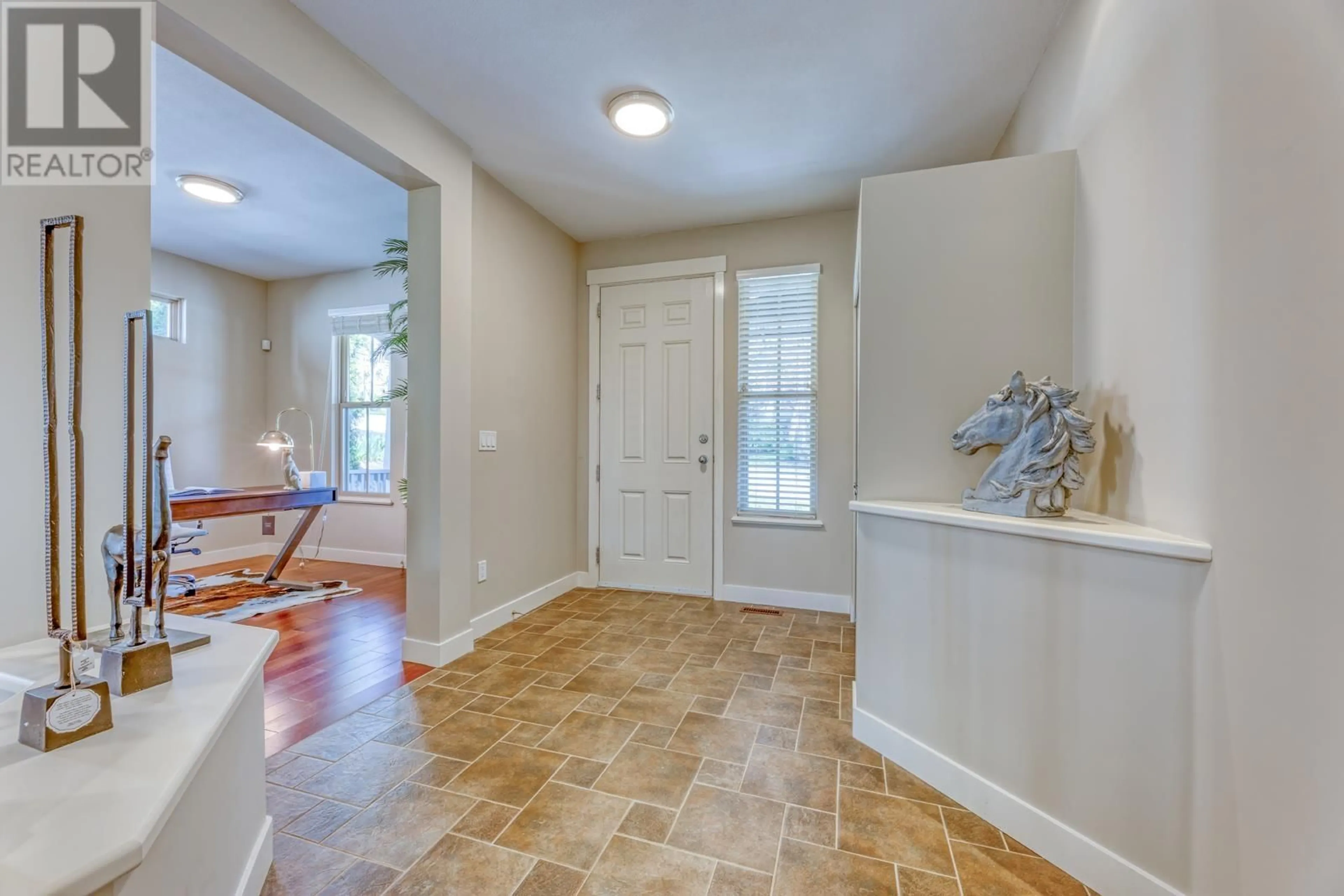 Indoor entryway for 47 MAPLE DRIVE, Port Moody British Columbia V3H5M8