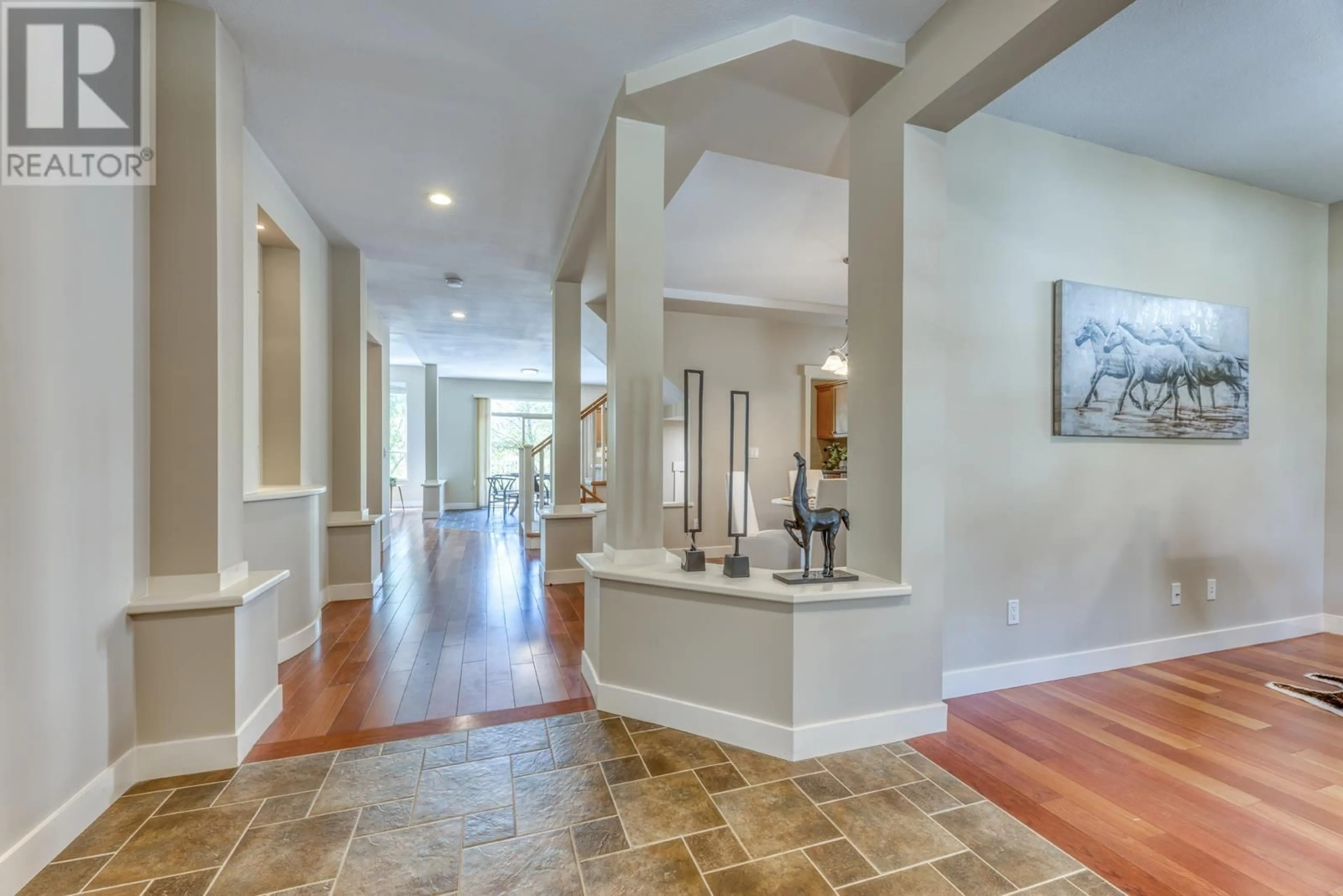Indoor entryway for 47 MAPLE DRIVE, Port Moody British Columbia V3H5M8