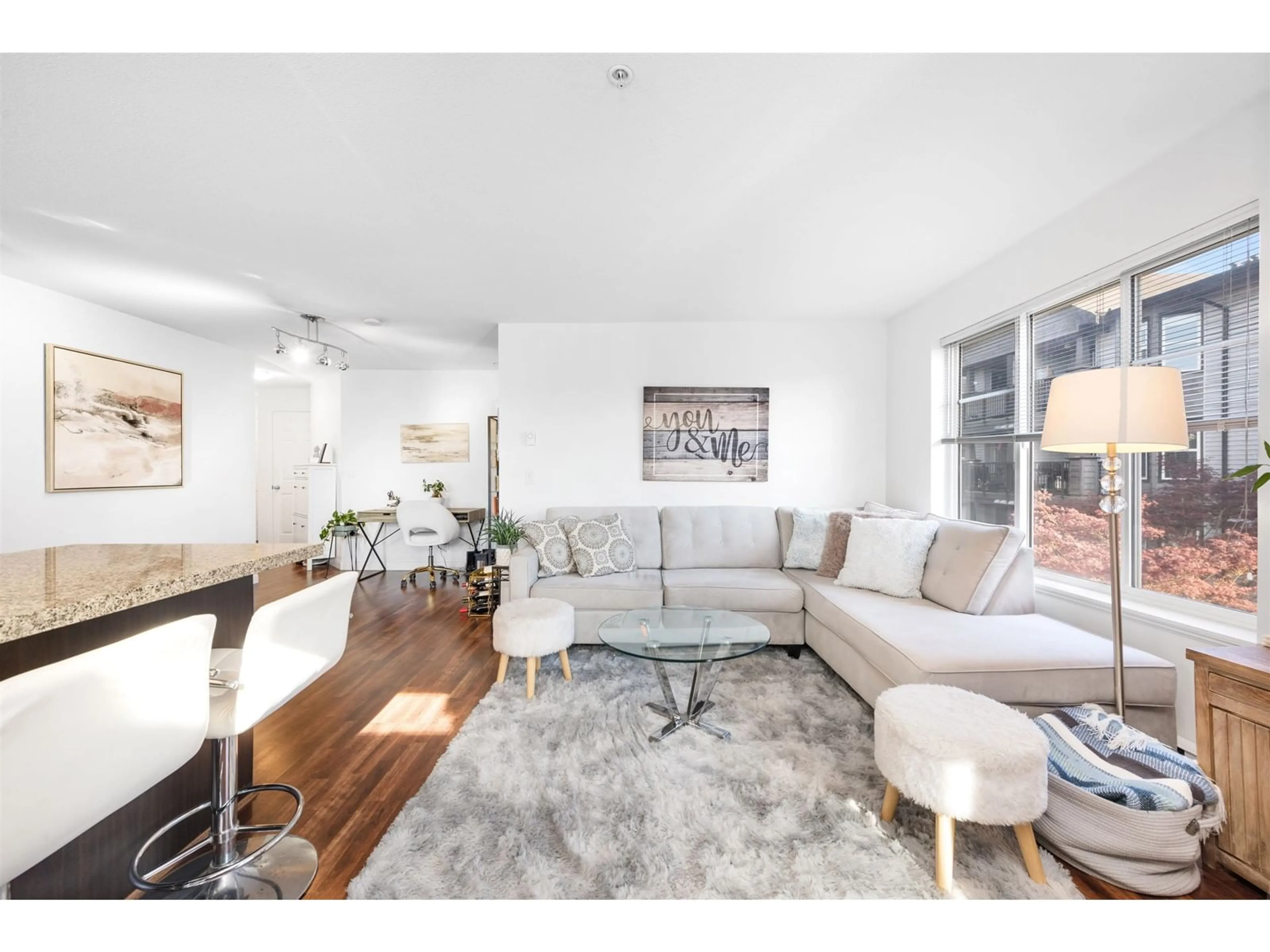 Living room with furniture, wood/laminate floor for 310 - 5488 198, Langley British Columbia V3A1G2
