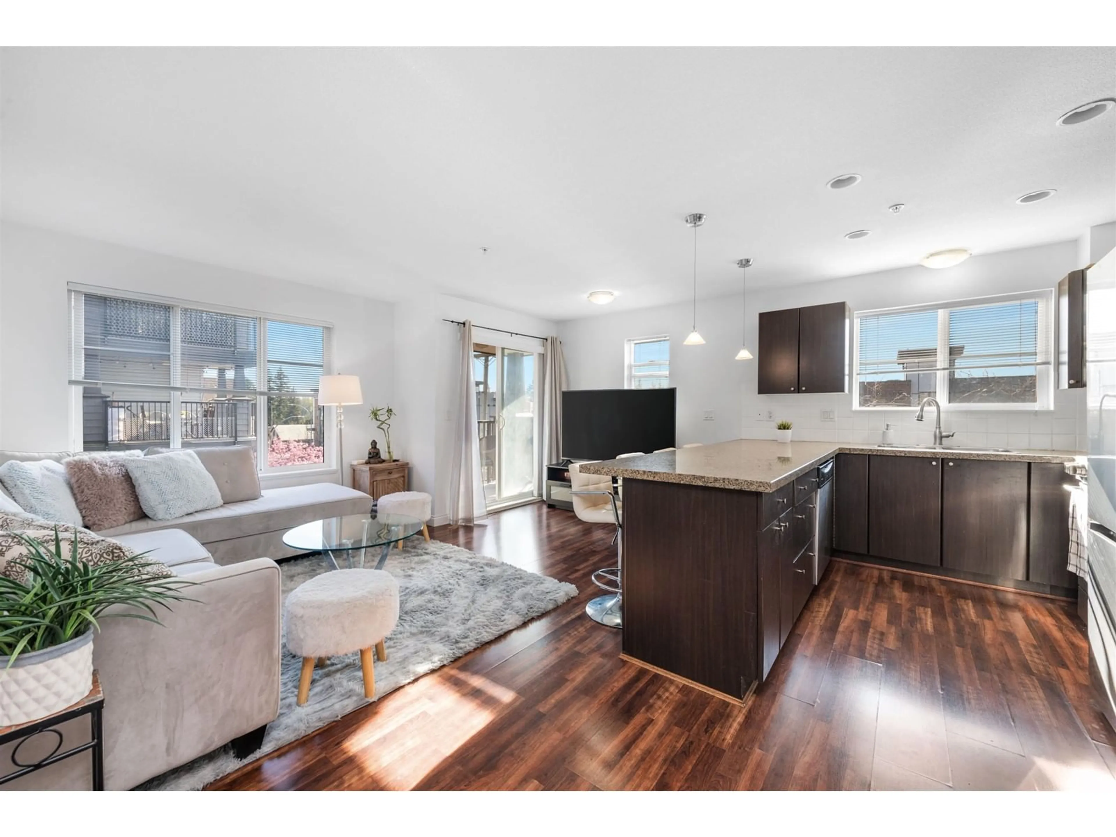 Open concept kitchen, wood/laminate floor for 310 - 5488 198, Langley British Columbia V3A1G2