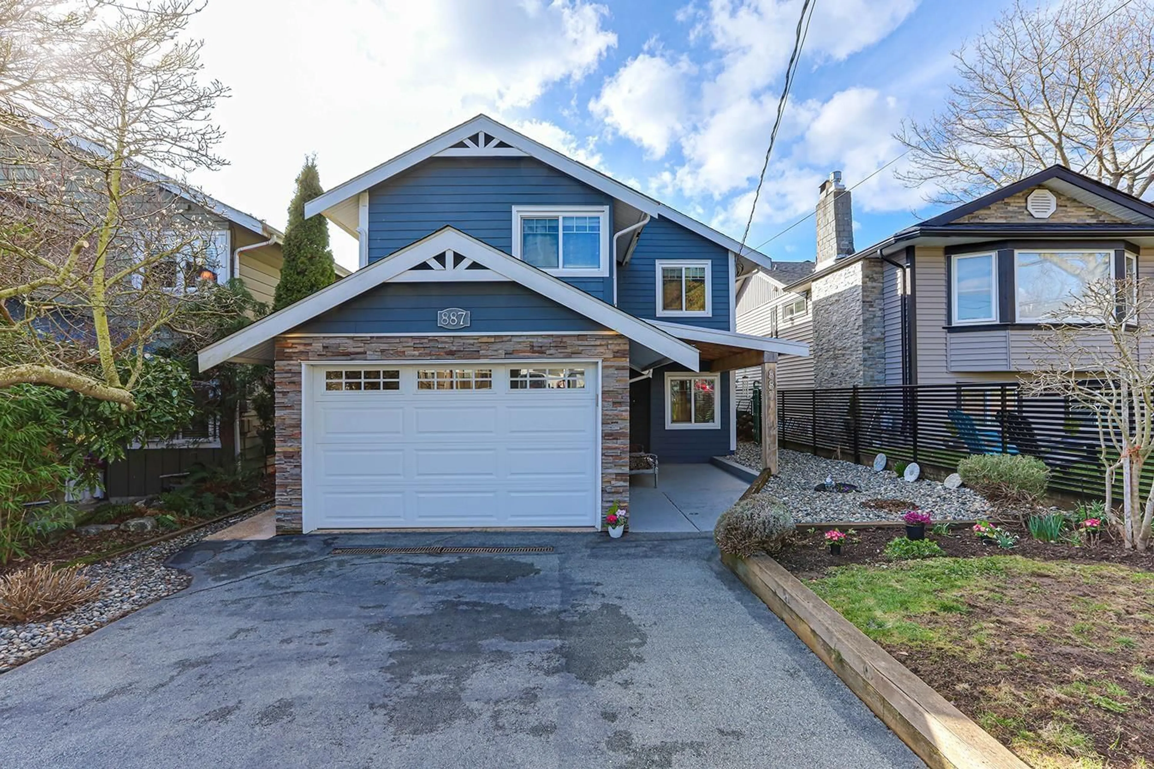 Home with vinyl exterior material, street for 887 STEVENS, White Rock British Columbia V4B4X3