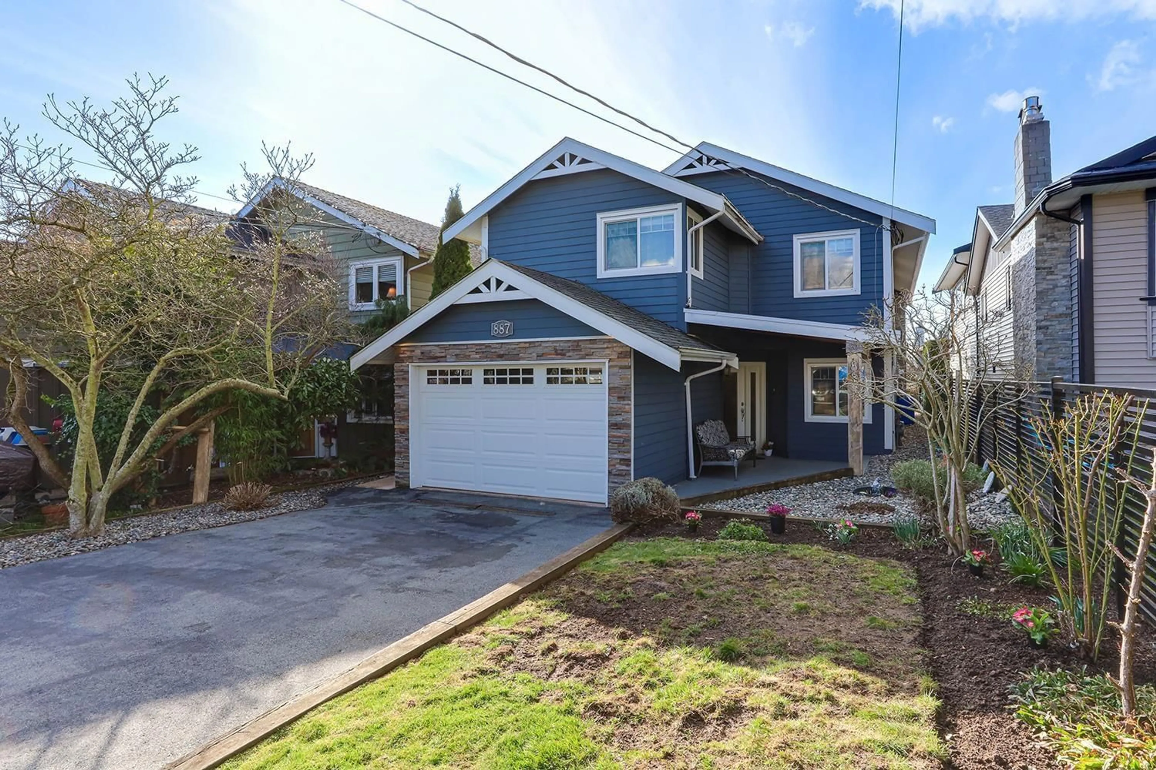 Home with vinyl exterior material, street for 887 STEVENS, White Rock British Columbia V4B4X3