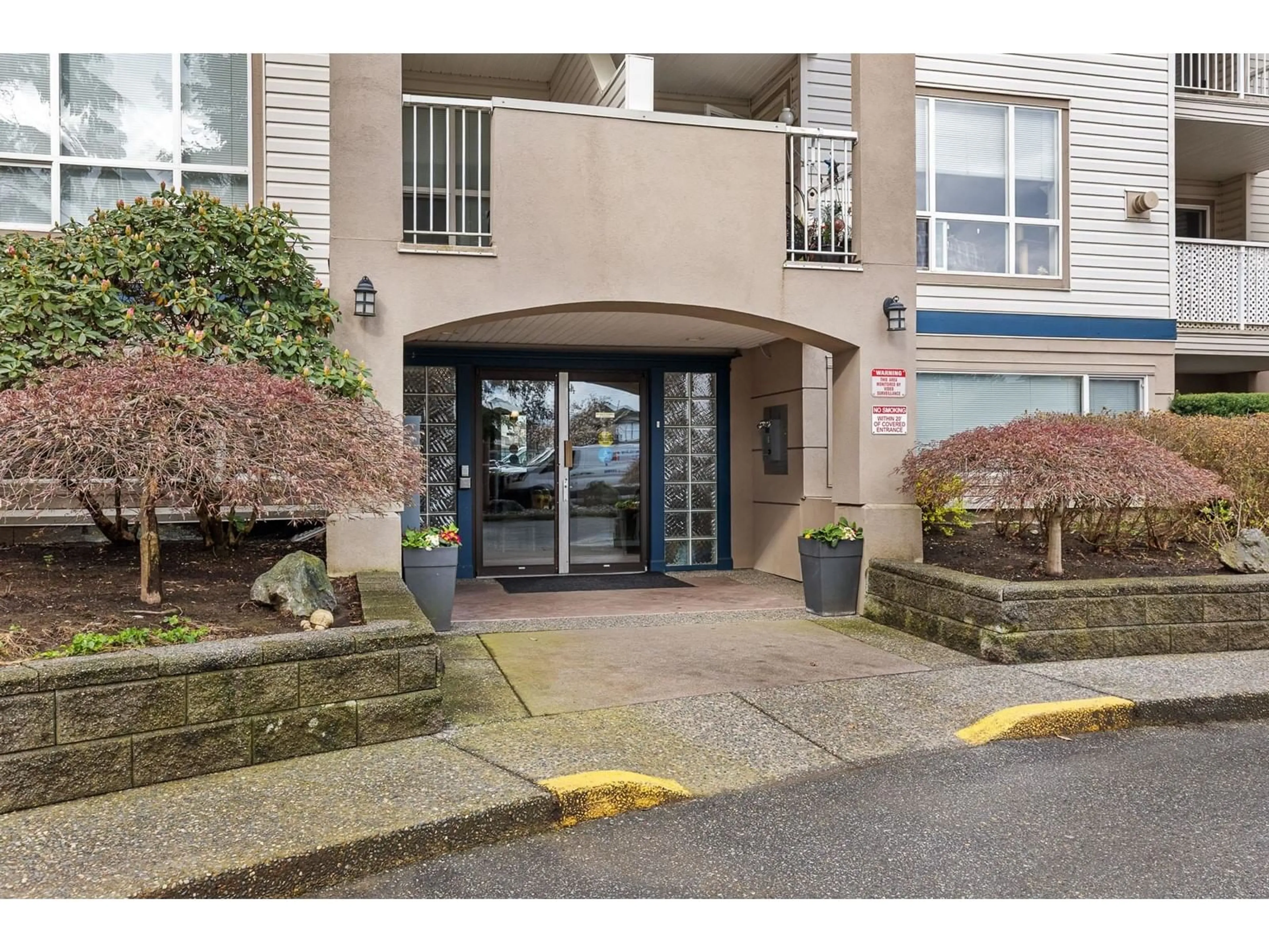 Indoor foyer for 214 - 9165 BROADWAY STREET, Chilliwack British Columbia V2P7Z8