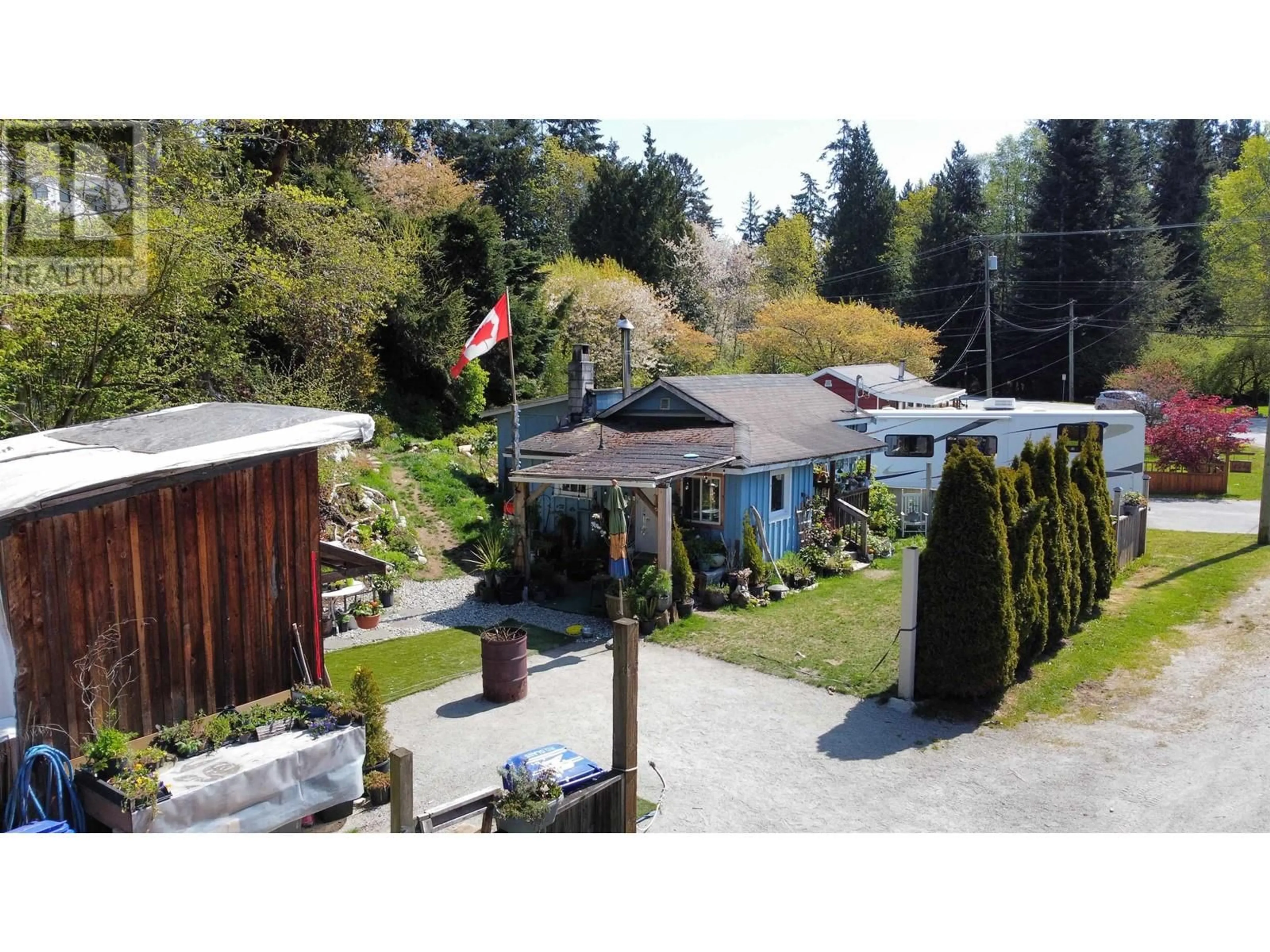 A pic from outside/outdoor area/front of a property/back of a property/a pic from drone, unknown for 4604 WHITAKER, Sechelt British Columbia V7Z0E4