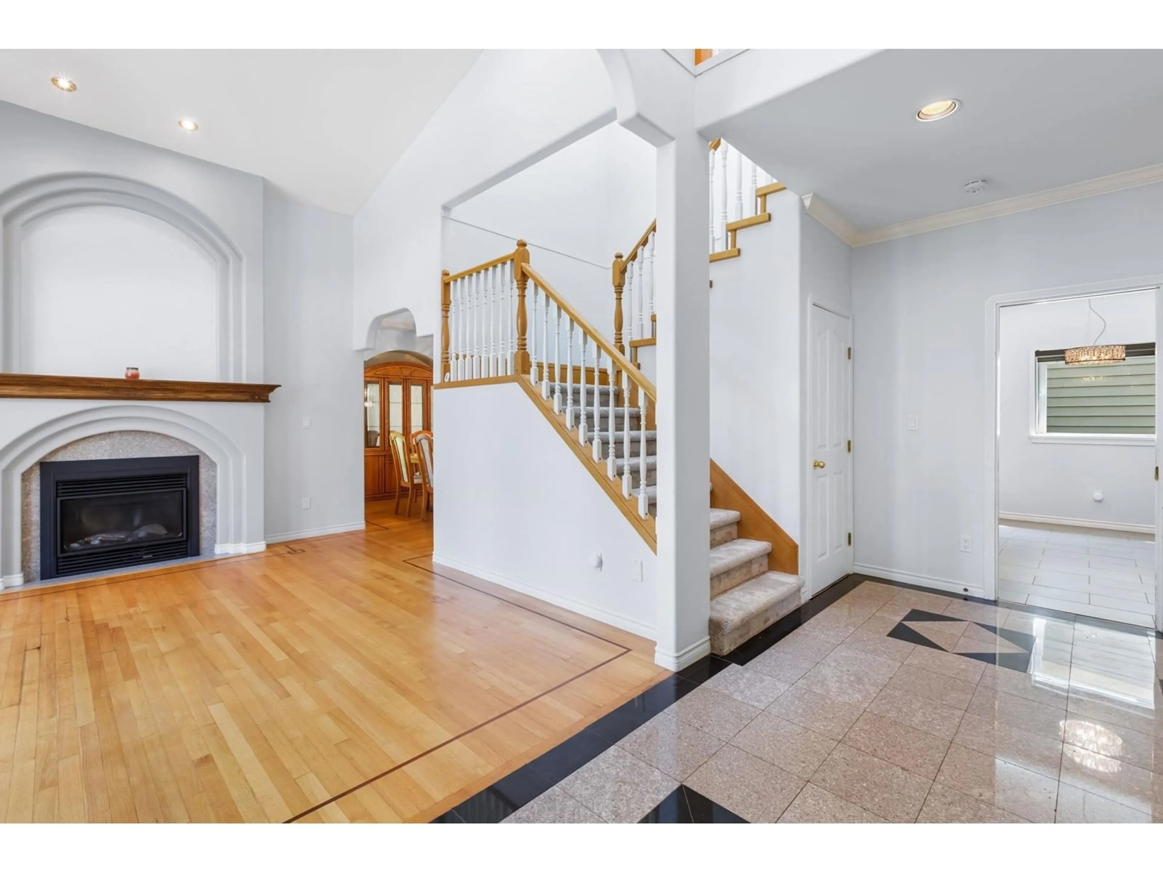 Indoor foyer for 11898 CHATEAU, Delta British Columbia V4E3B8