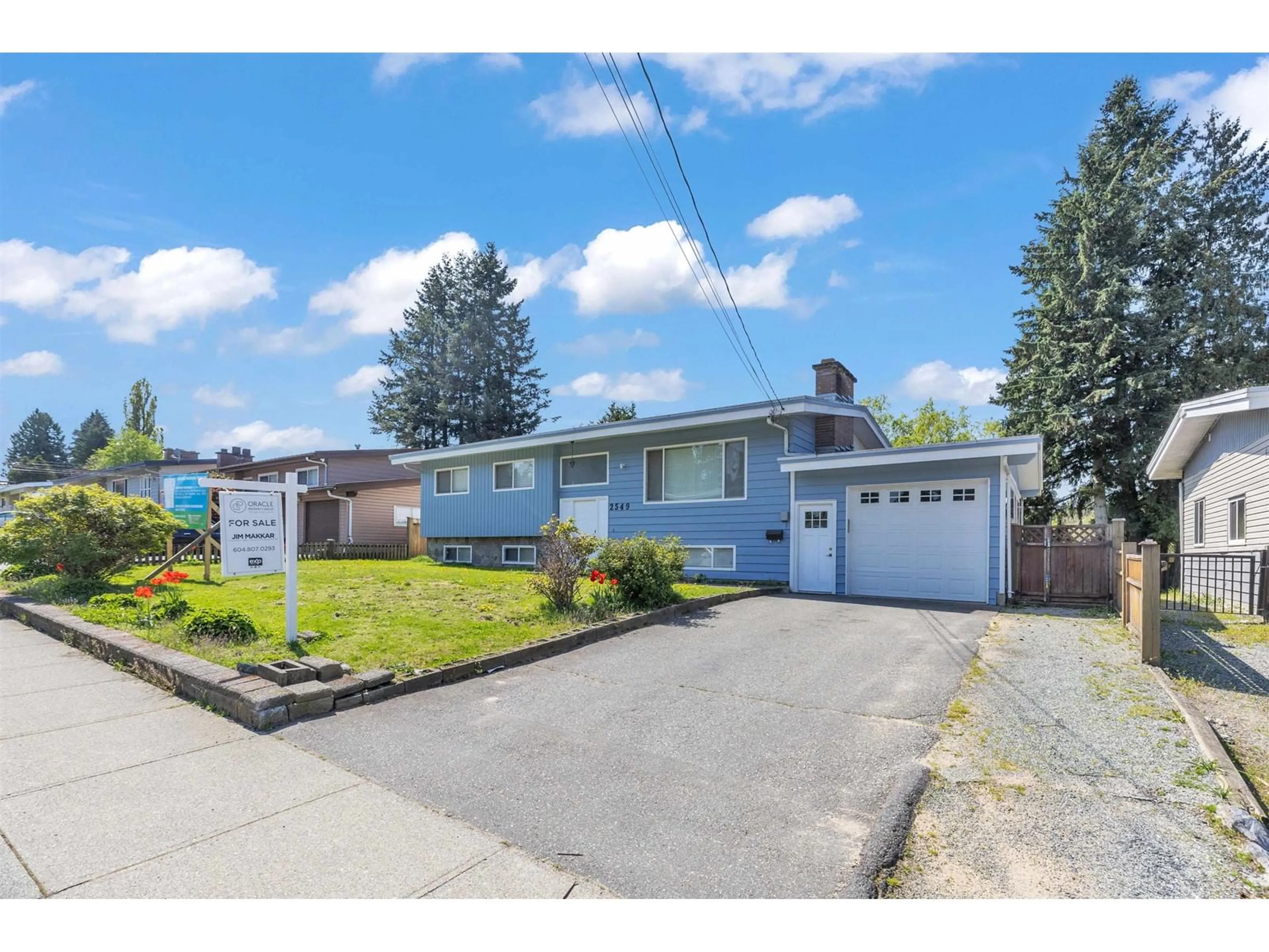 Home with vinyl exterior material, street for 2549 SUGARPINE, Abbotsford British Columbia V2T3M7