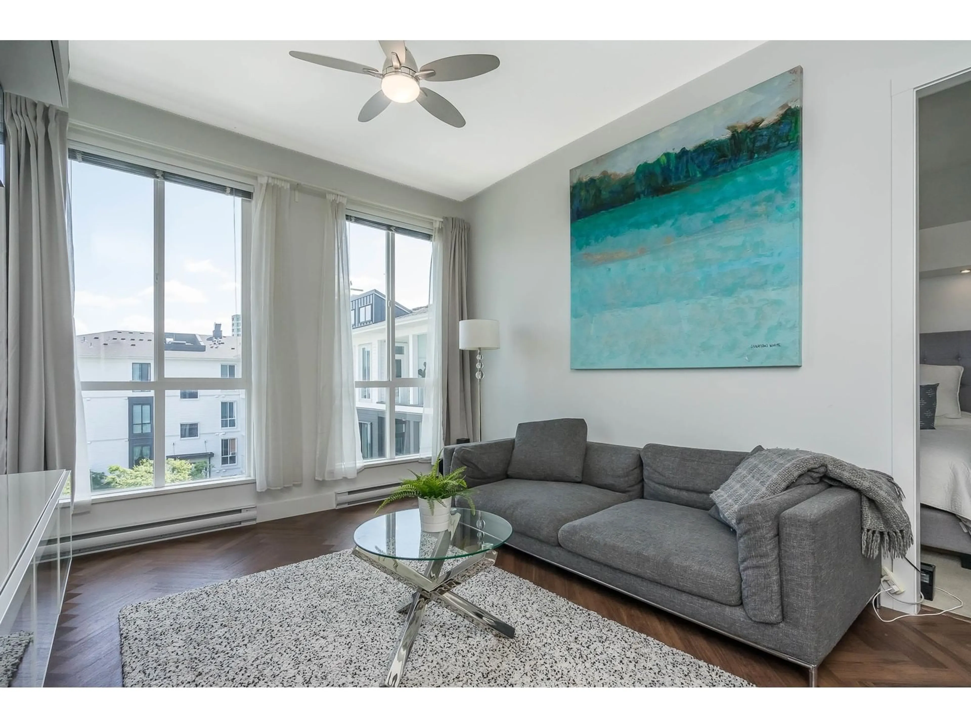Living room with furniture, wood/laminate floor for 414 - 14968 101A, Surrey British Columbia V3R0E8