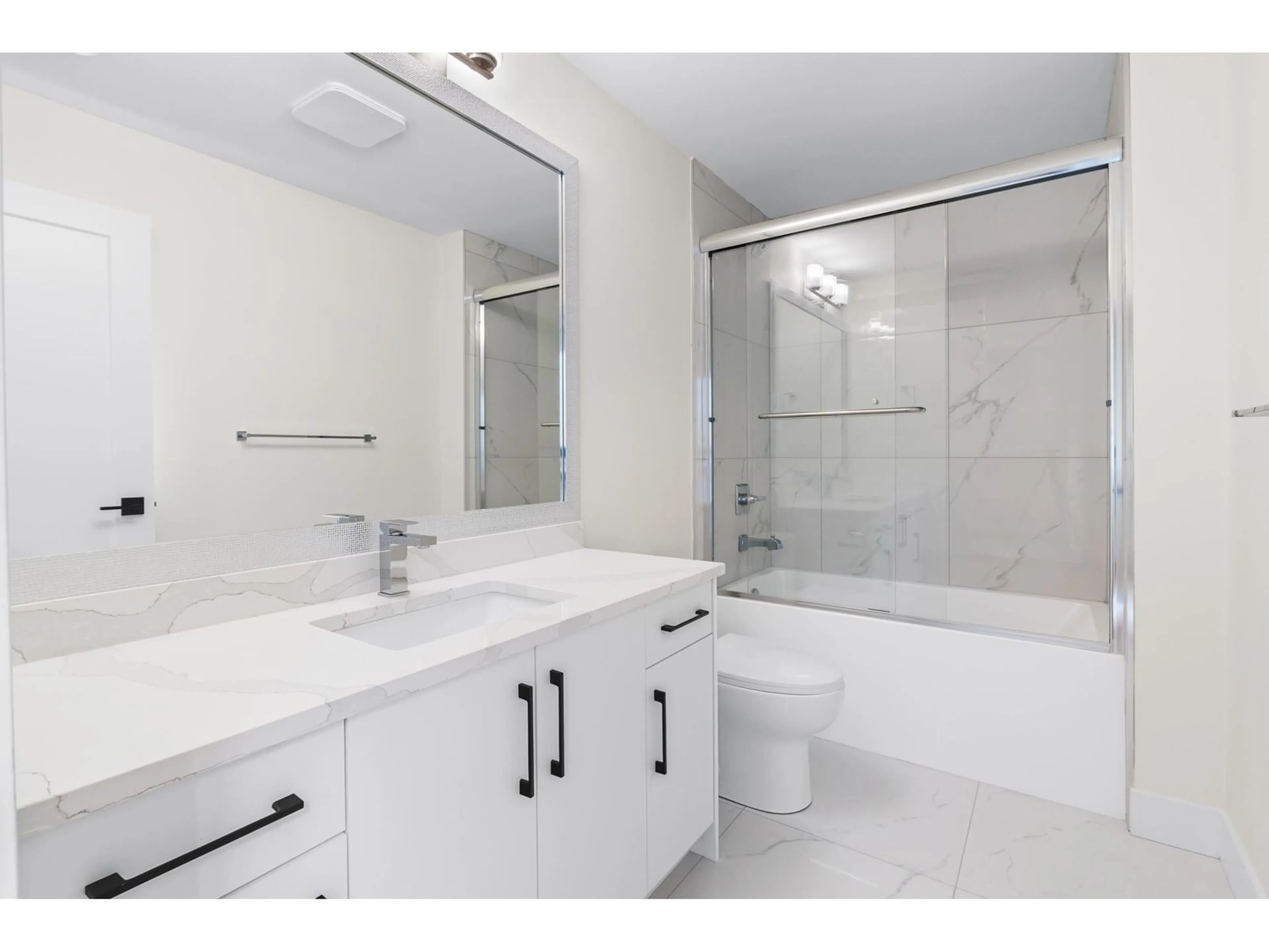 Standard bathroom, ceramic/tile floor for 20518 75, Langley British Columbia V2Y1V5