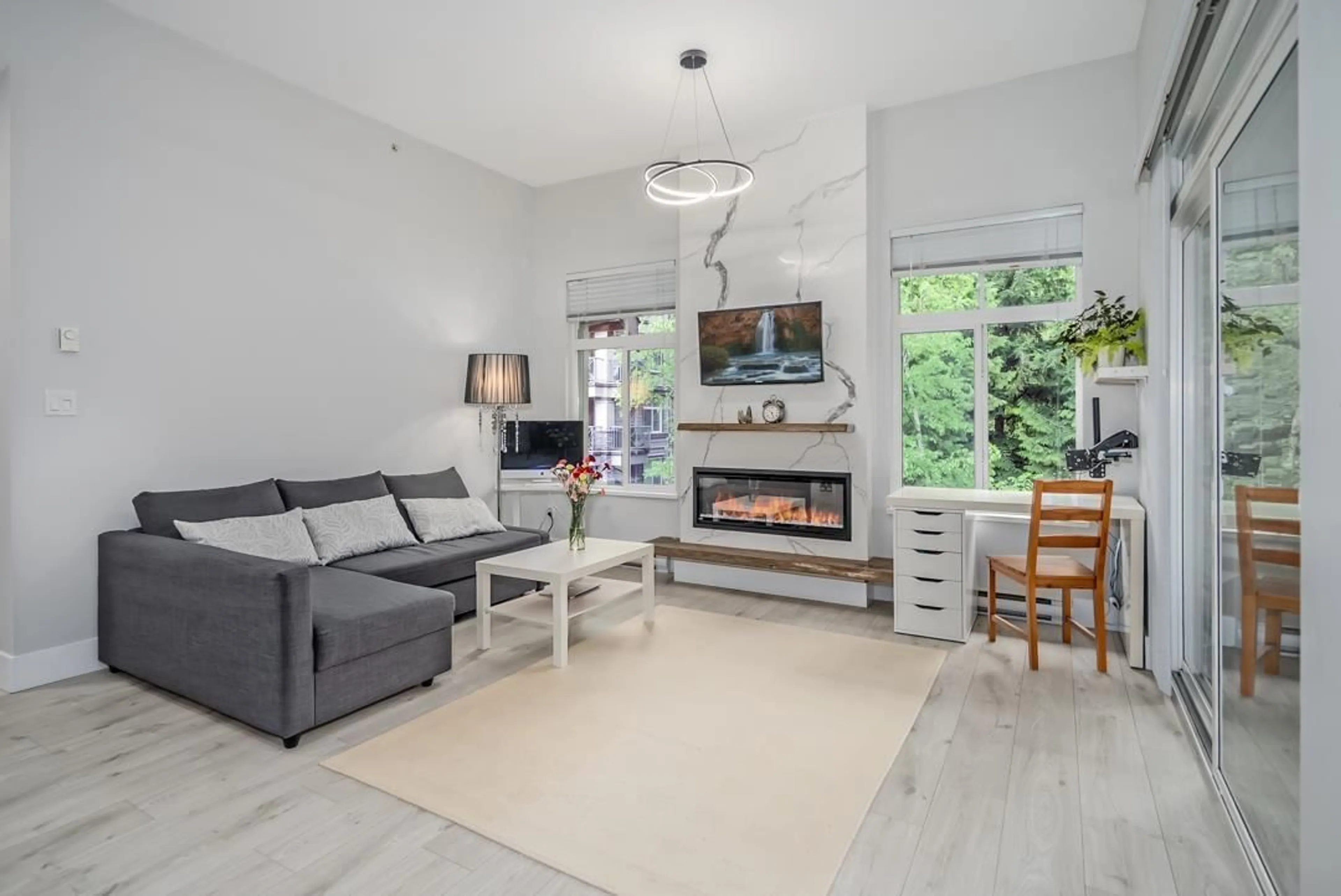 Living room with furniture, unknown for 408 - 33328 BOURQUIN EAST, Abbotsford British Columbia V2S1Y1