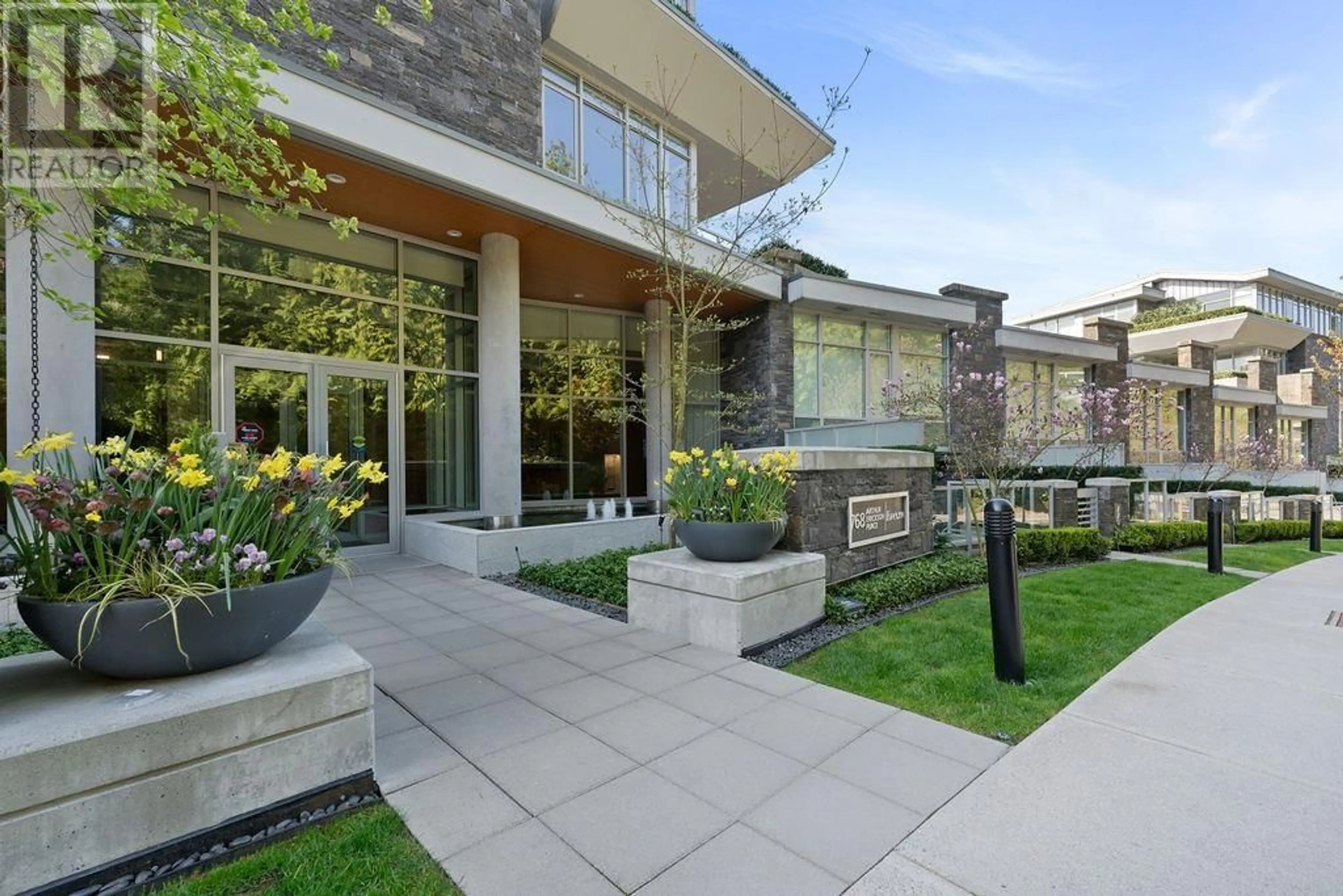 Patio, street for 101 - 768 ARTHUR ERICKSON PLACE, West Vancouver British Columbia V7T0B6