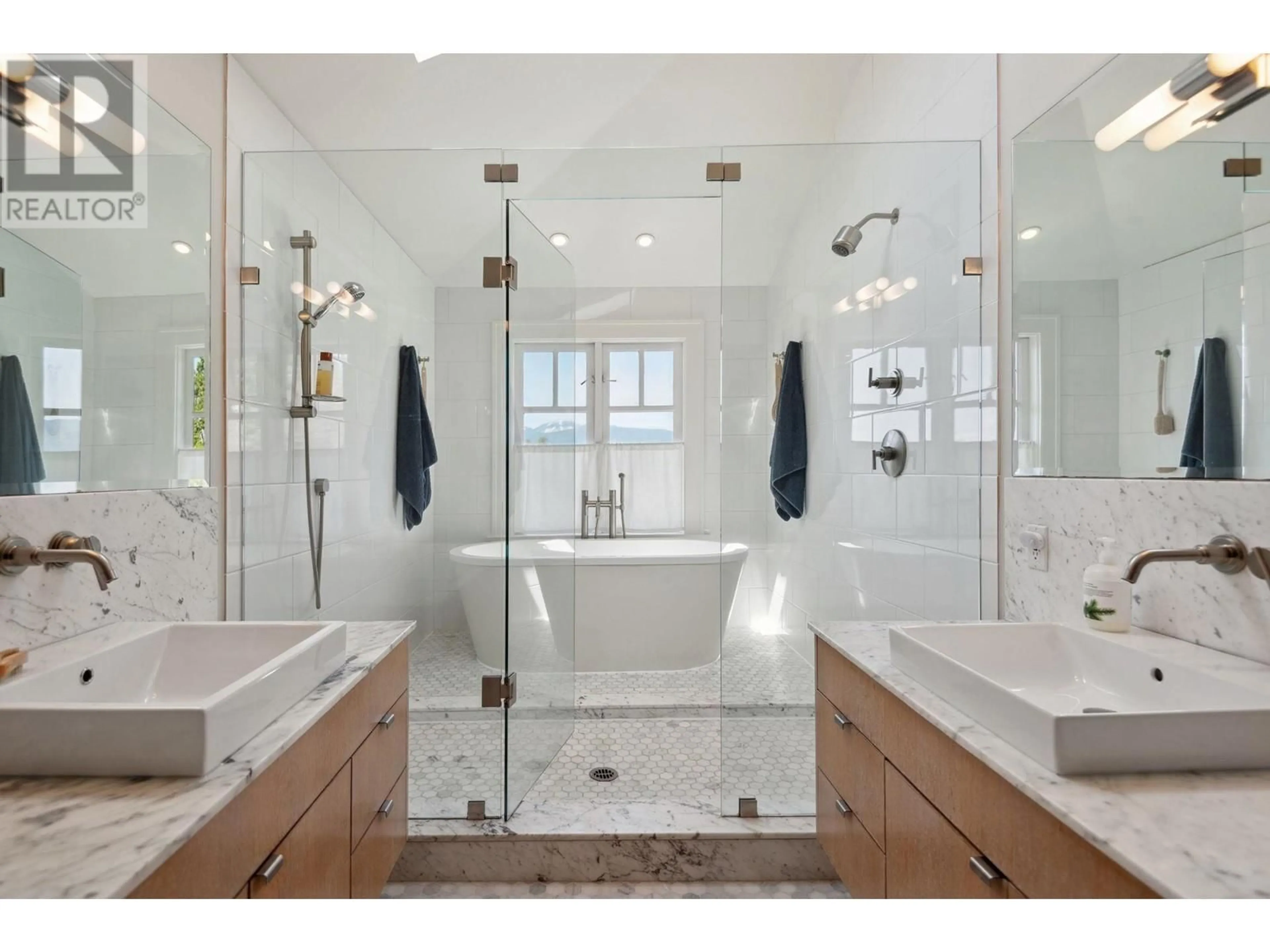 Contemporary bathroom, ceramic/tile floor for 3881 14TH AVENUE, Vancouver British Columbia V6R2X1