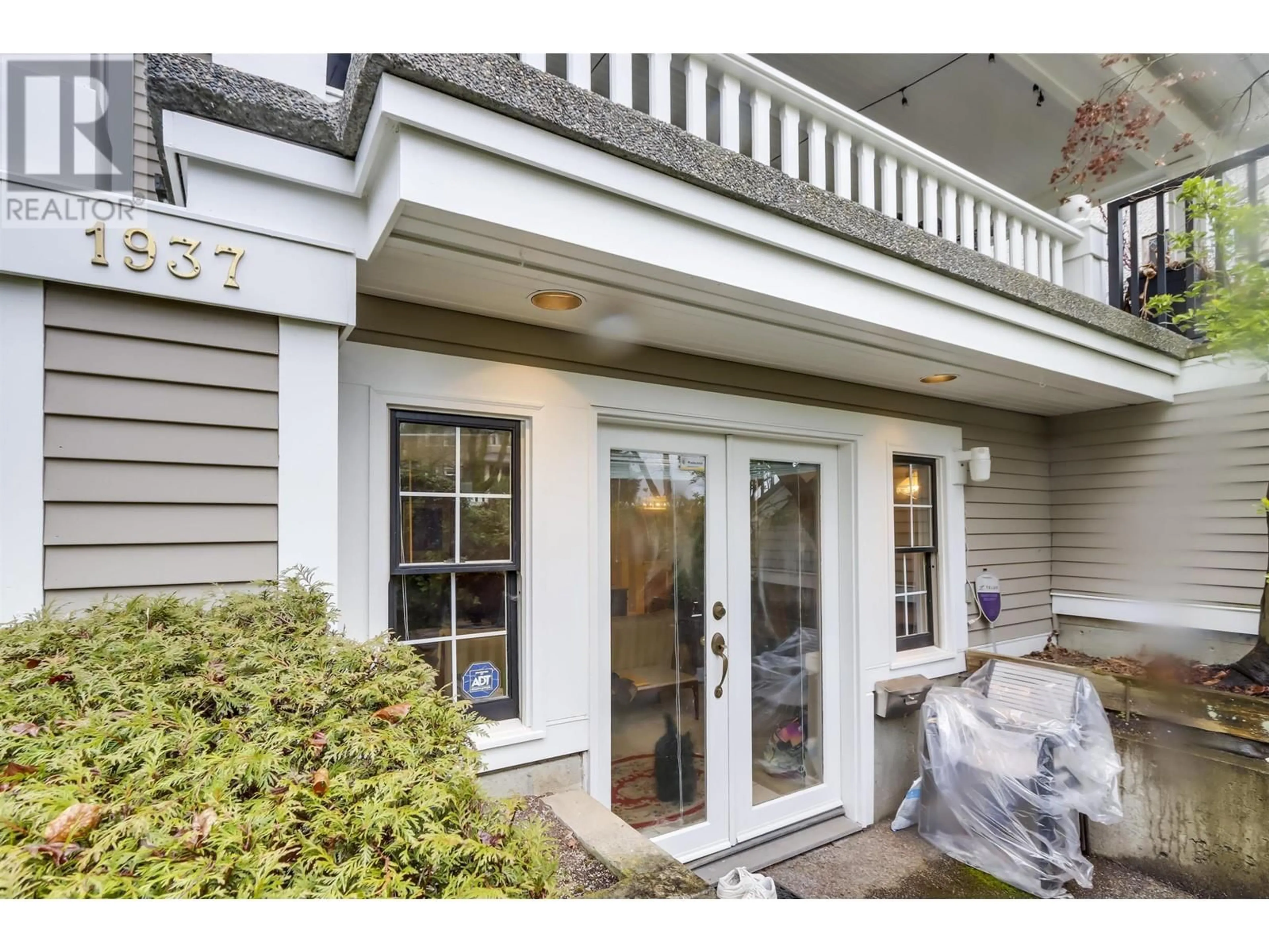 Indoor entryway for 1937 12TH AVENUE, Vancouver British Columbia V6J2G1