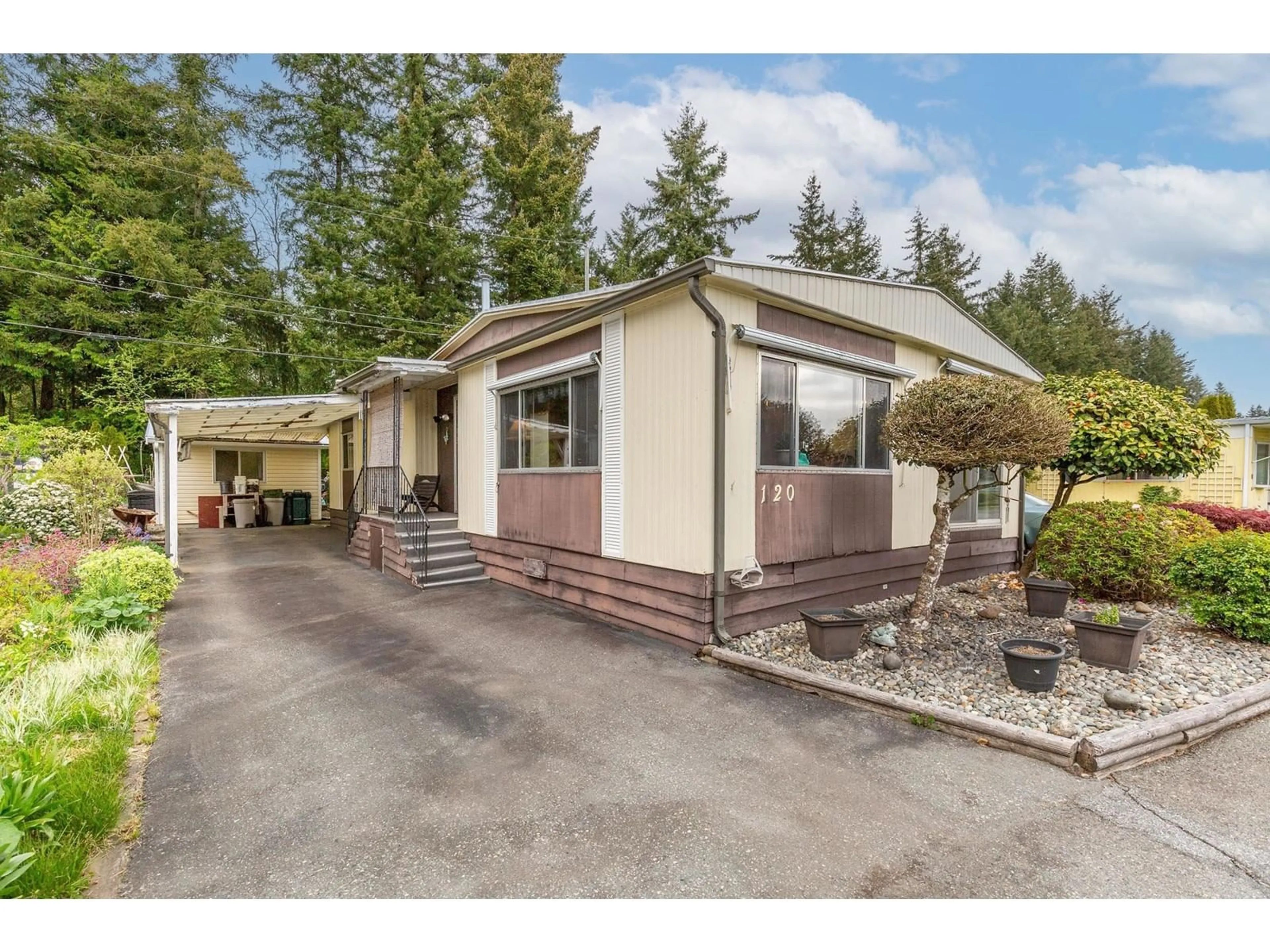 Home with vinyl exterior material, street for 120 - 3031 200, Langley British Columbia V2Z1N5