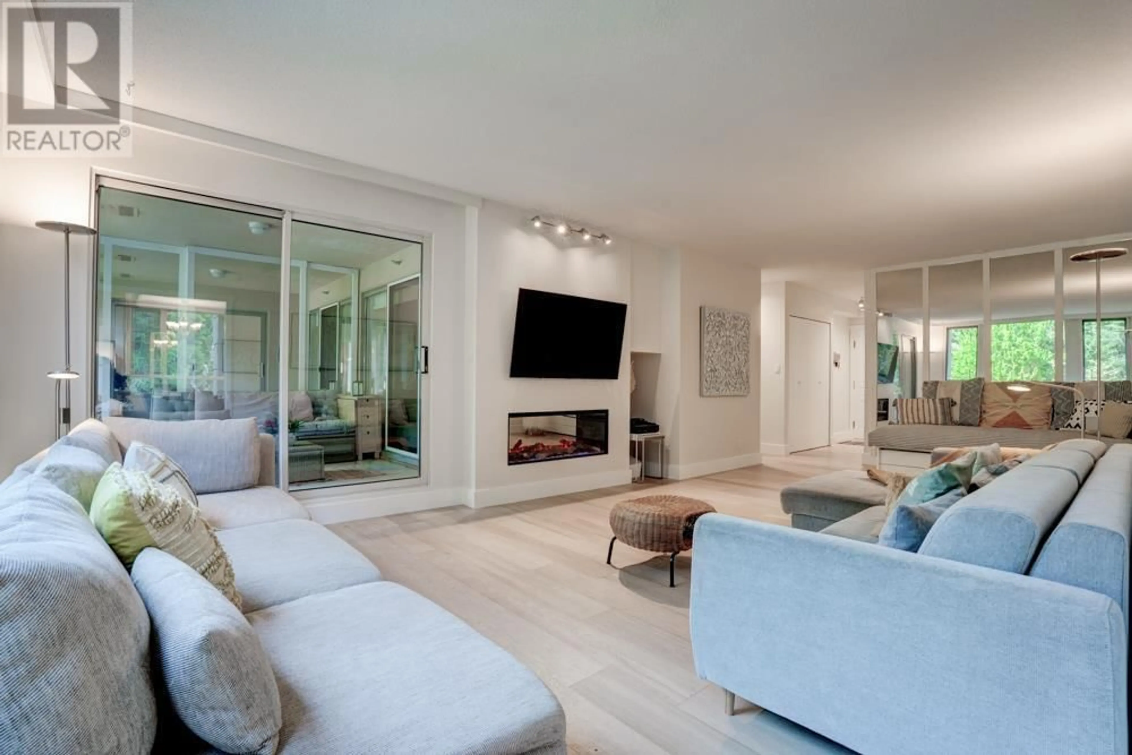 Living room with furniture, unknown for 301 - 5775 HAMPTON PLACE, Vancouver British Columbia V6T2G6