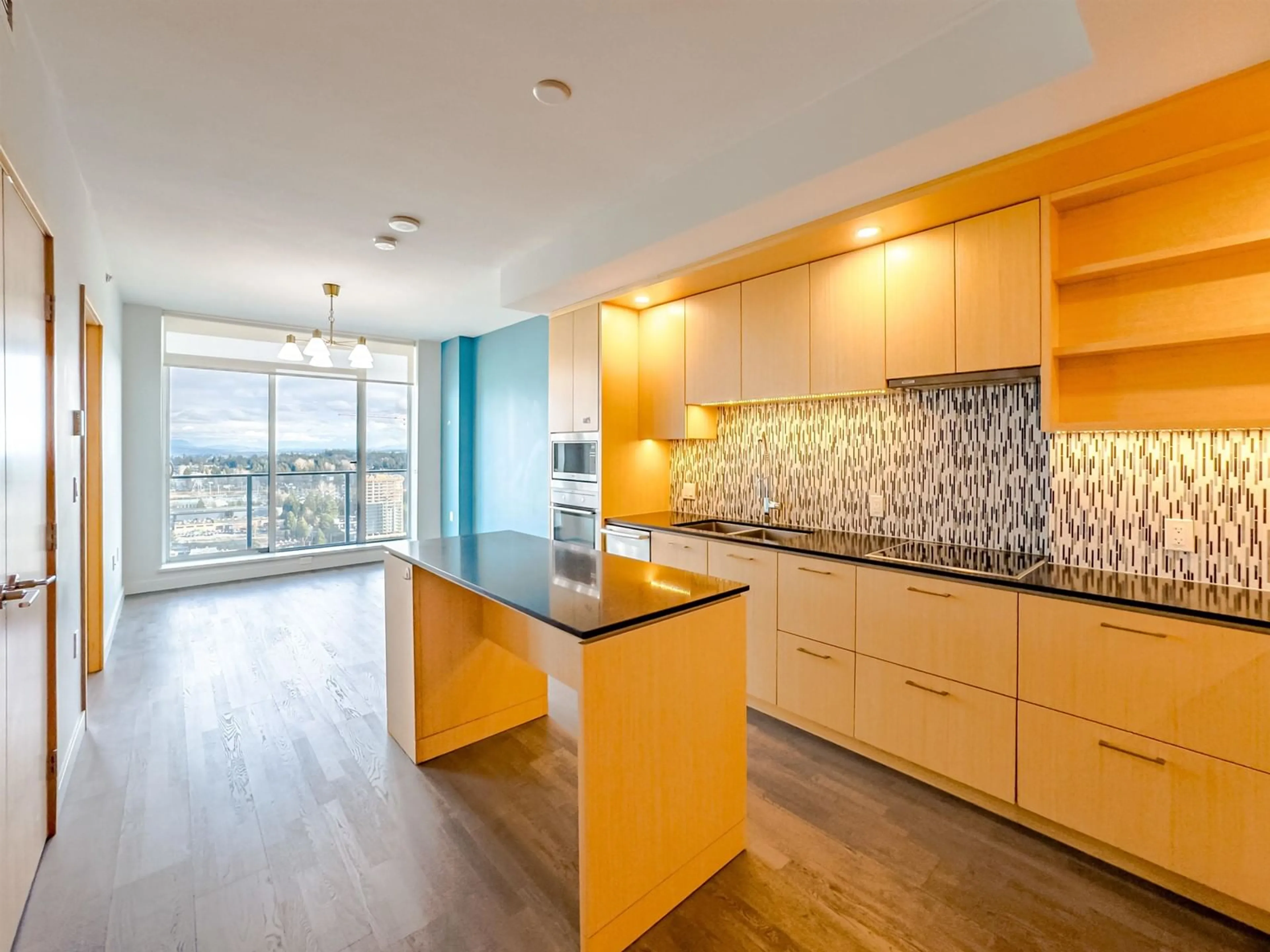 Open concept kitchen, wood/laminate floor for 2904 - 13495 CENTRAL, Surrey British Columbia V3T0K2