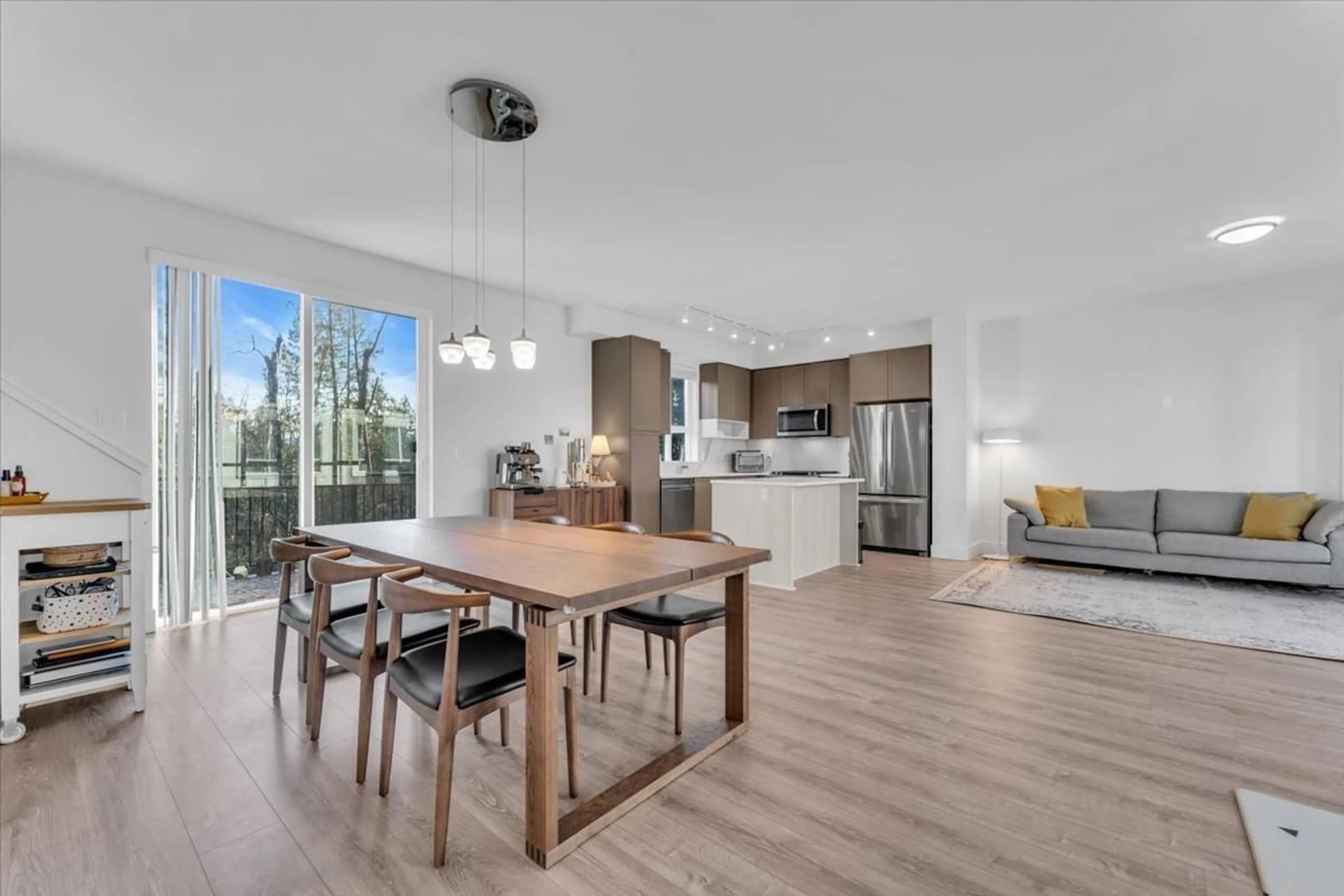 Open concept kitchen, wood/laminate floor for 51 - 9688 162A, Surrey British Columbia V4N6V3